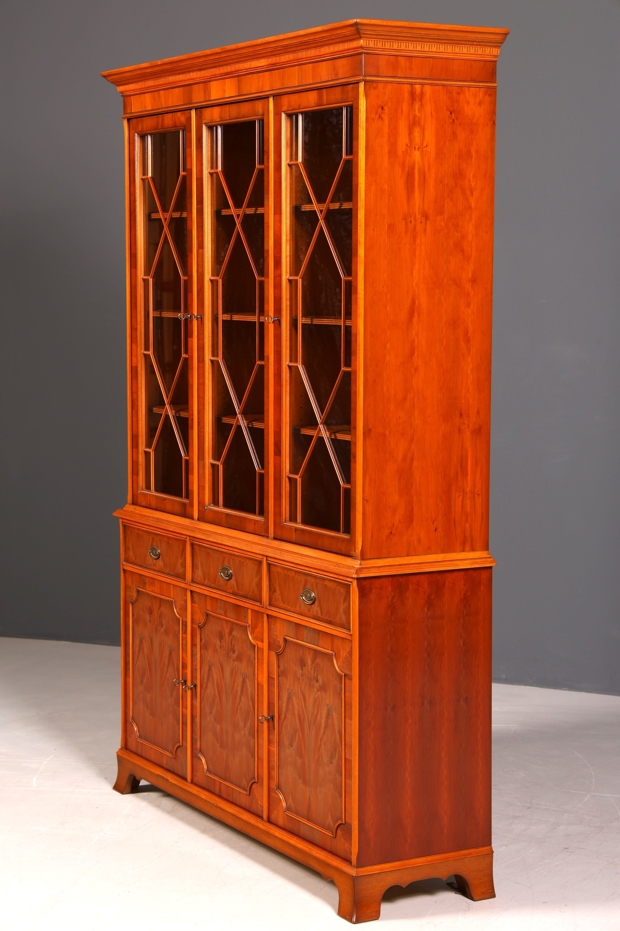 G195 Finish cm Wunderschöne Original Heldense Vitrine Englische Eibe Bücherschrank Buffet Antik Stil Glasvitrine (Kopie)