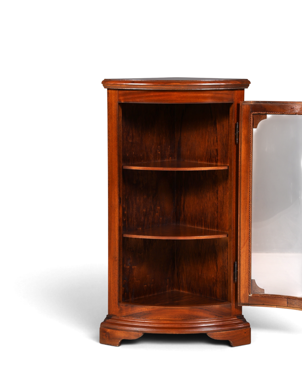 Hauptstadt Möblerei englische Eckvitrine aus Mahagoni mit Glastür und zwei Einlegeböden im antiken Stil