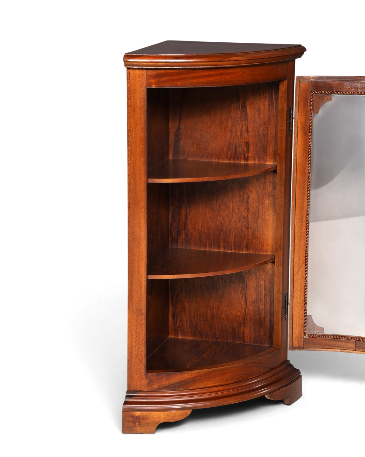 Hauptstadt Möblerei englische Eckvitrine aus Mahagoni mit offener Glastür und drei Regalböden im Vintage-Stil