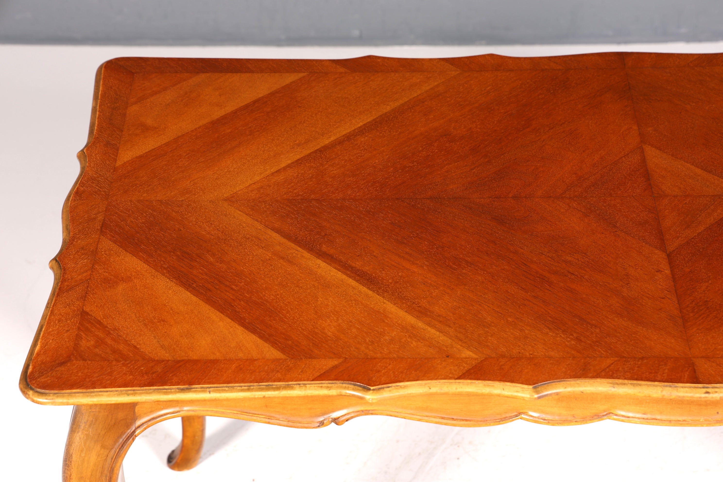 Beautiful Chippendale coffee table, real wood, Baroque style living room table