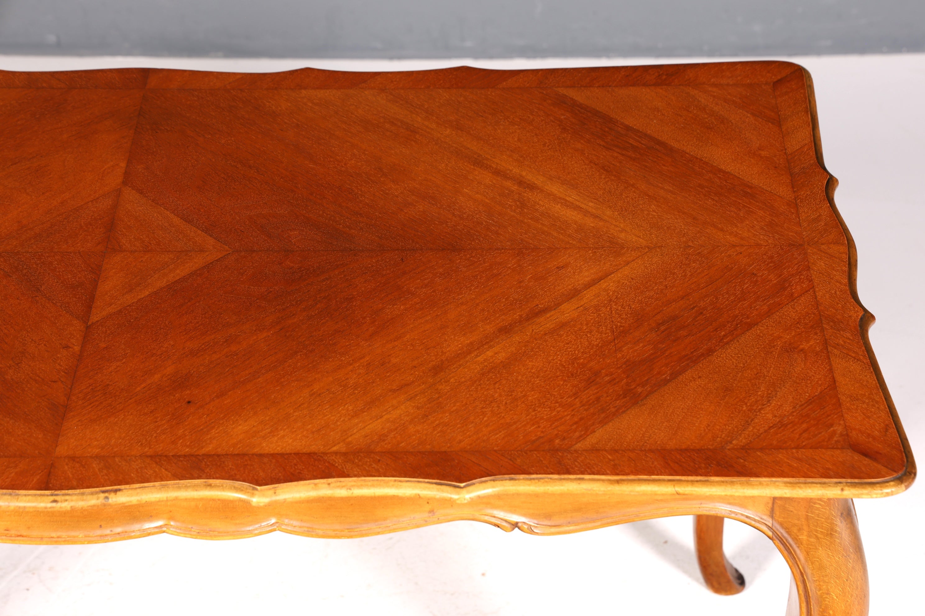 Beautiful Chippendale coffee table, real wood, Baroque style living room table
