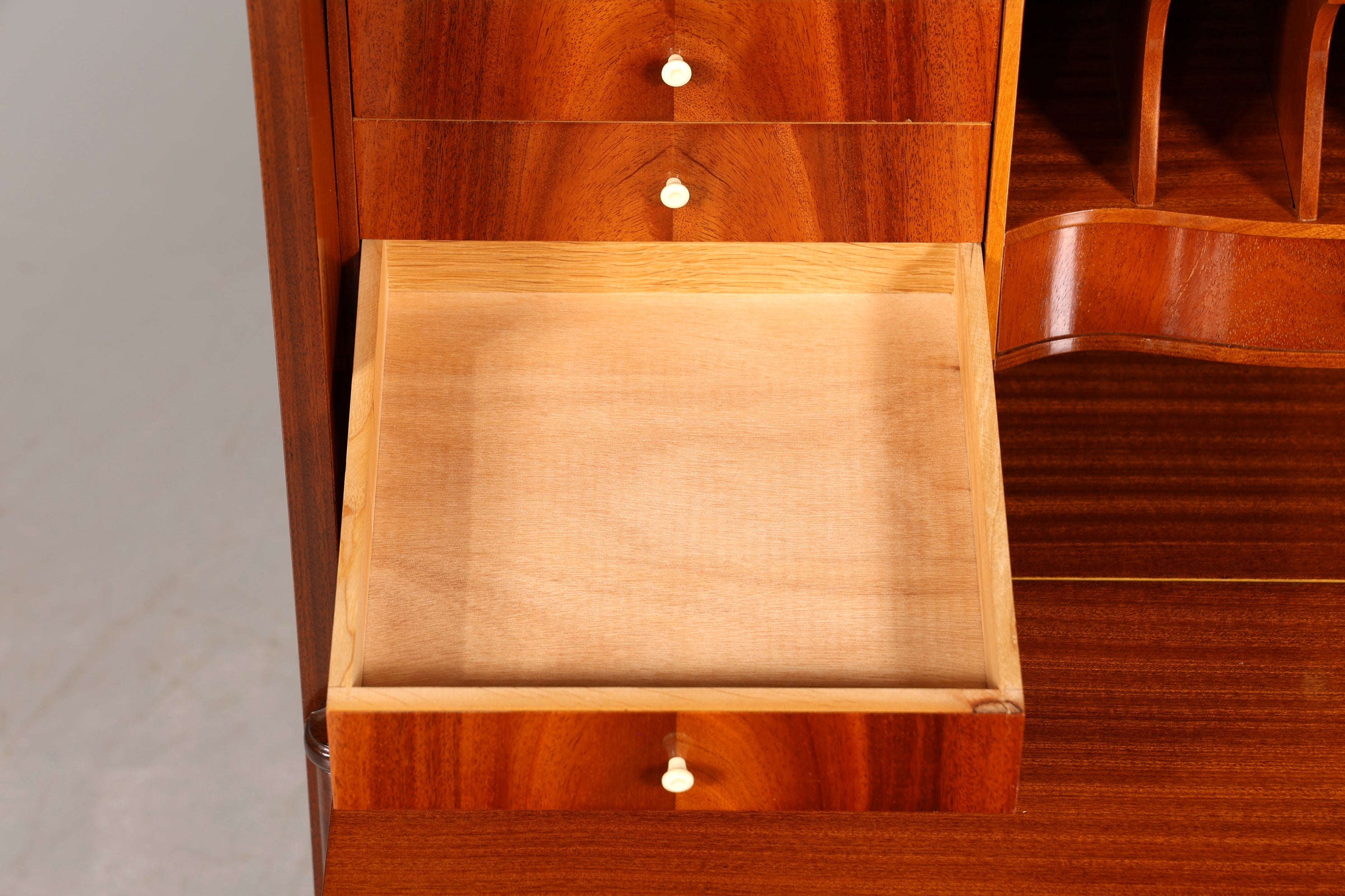 Stilvoller Sekretär im Antik Stil Büro Kommode Art Deco Stil 50s Vertiko Schreibkommode Kommode