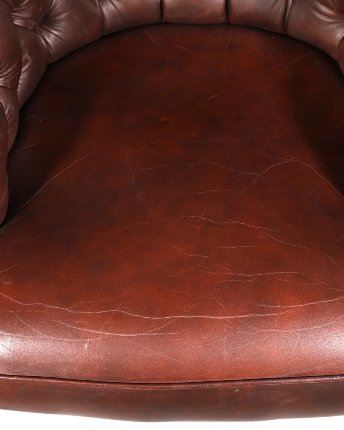 Hauptstadt Möblerei Chesterfield Ledersessel in Braun mit klassischer Knopfheftung und hochwertiger Lederstruktur
