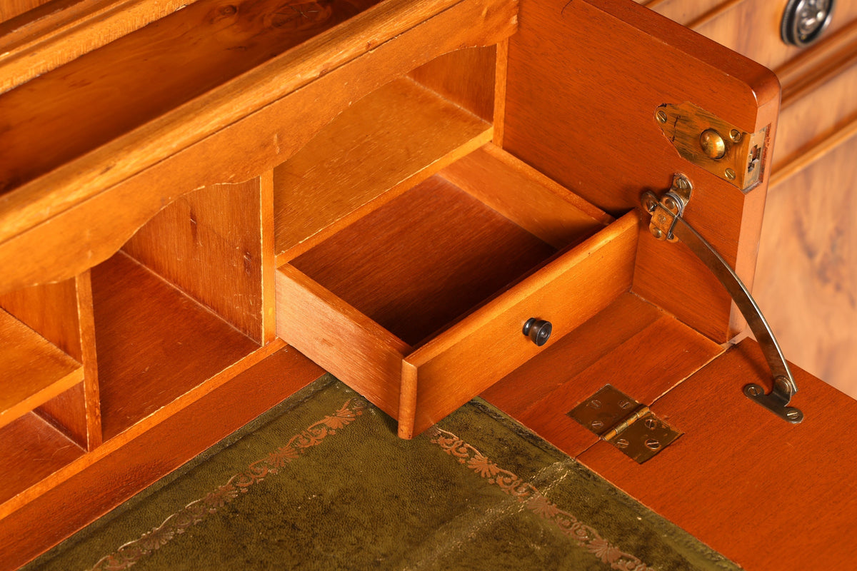 Indrukwekkende Engelse vitrinekast Echt hout secretaire bibliotheekkast boekenkast buffet antiek vintage