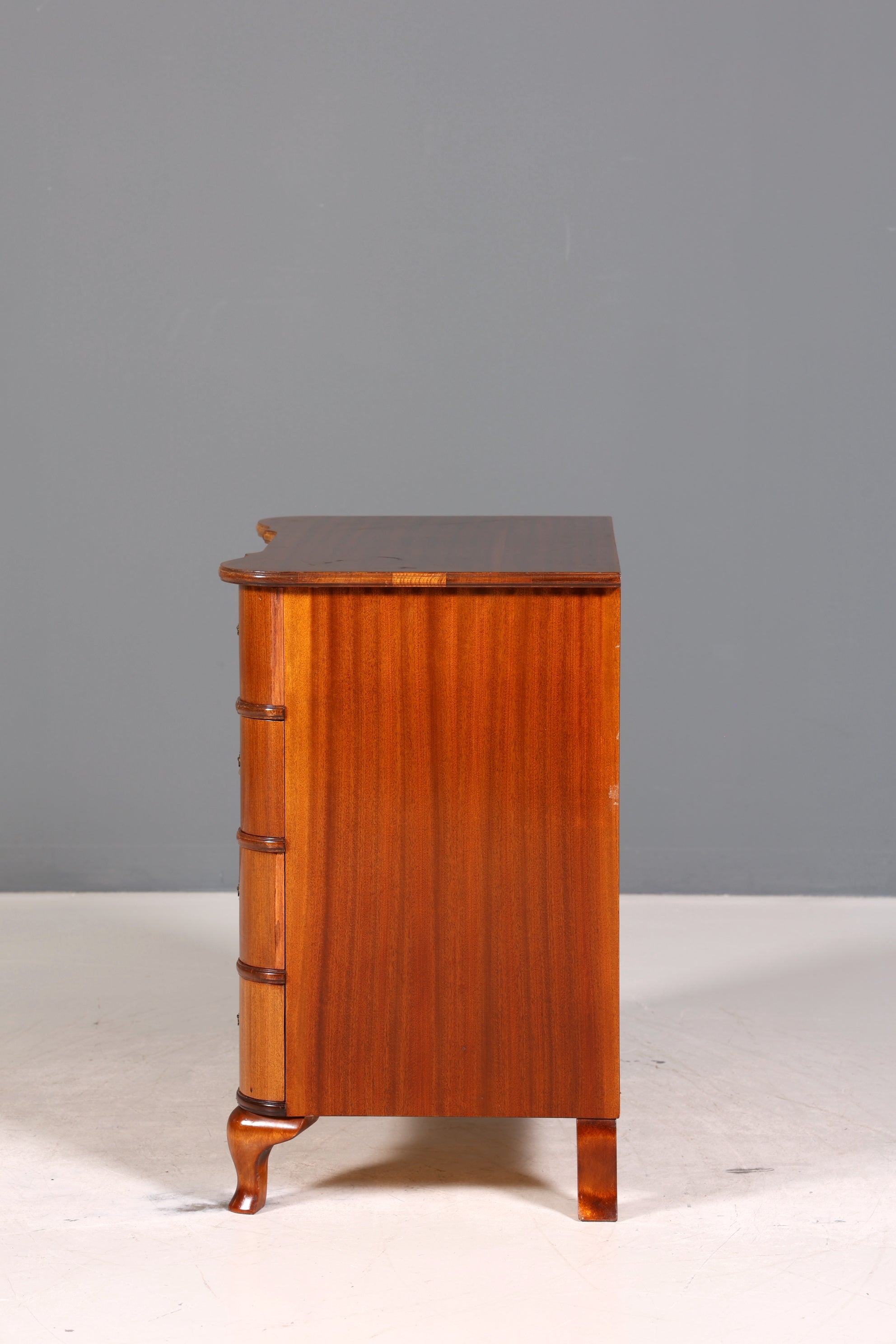 Stilvolle geschwungene Kommode im Barock Stil Sideboard Englisch Schubladenkommode