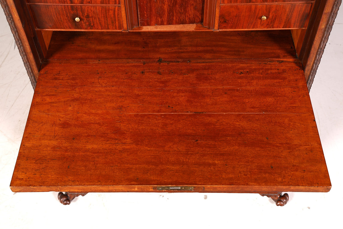 Hauptstadt Möblerei antiker Louis Philippe Sekretär aus Holz mit ausgeklappter Schreibfläche und schöner Maserung