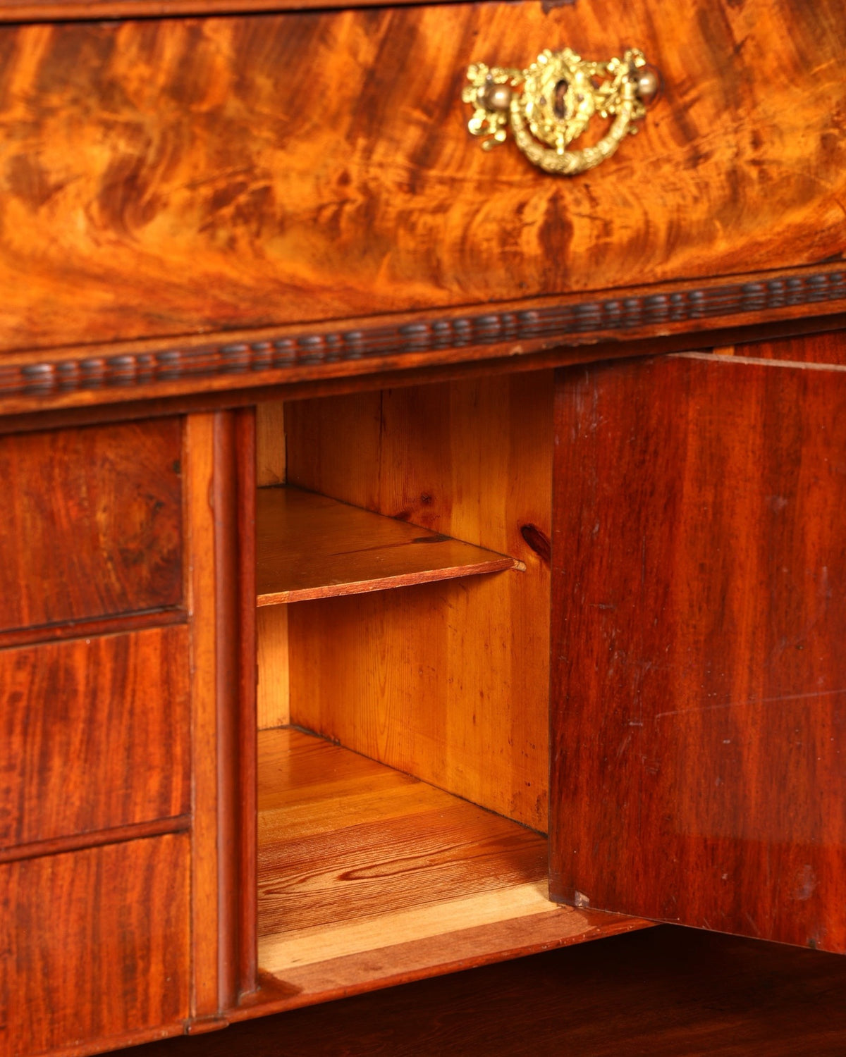 Hauptstadt Möblerei Louis Philippe Sekretär aus Holz mit offenem Fach und Schubladen im antiken Gründerzeit-Stil