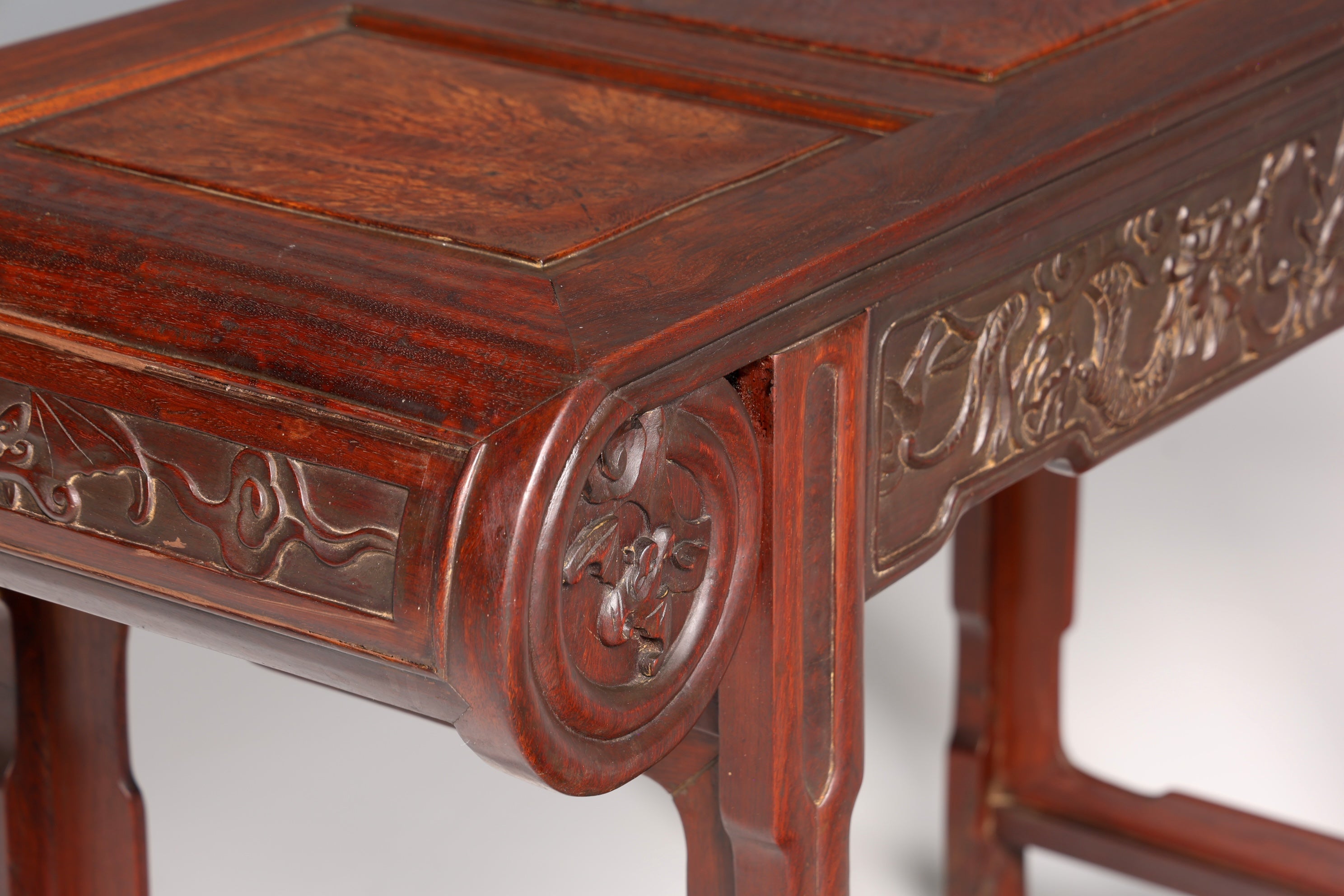 Traumhafte Chinesische Konsole China Tisch mit Asiatischen Motiven Ablagetisch Beistelltisch