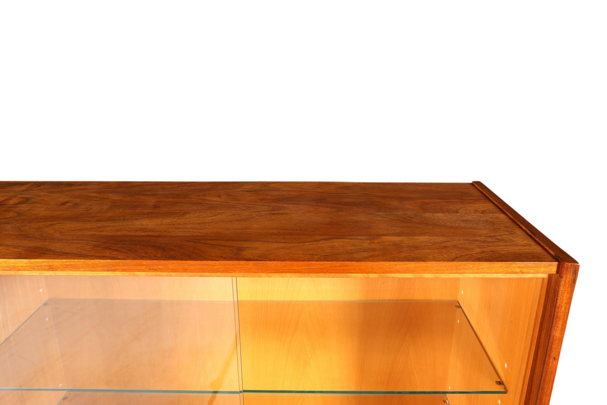 Prachtige Mid-Centurykast Vintage-highboard vitrinekast boekenkast woonkamerkast barkast massief hout jaren 60