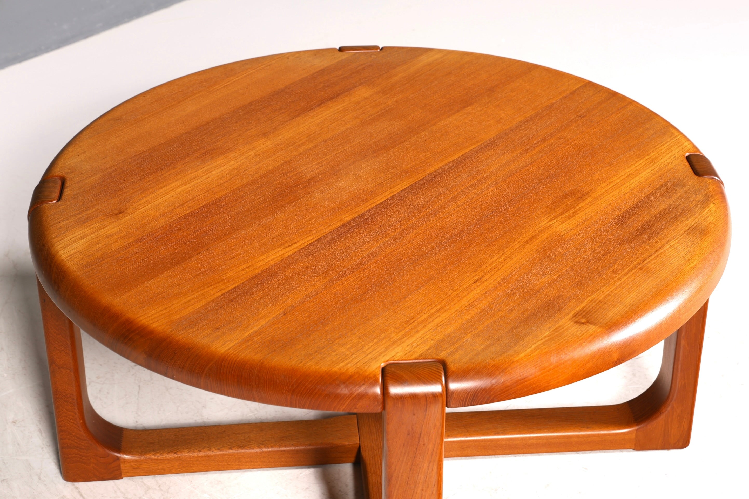 Stilvoller Mid Century Couchtisch Teak Holz Ablagetisch designed by Niels Bach für Randers Vintage Coffee Table 60s Wohnzimmertisch