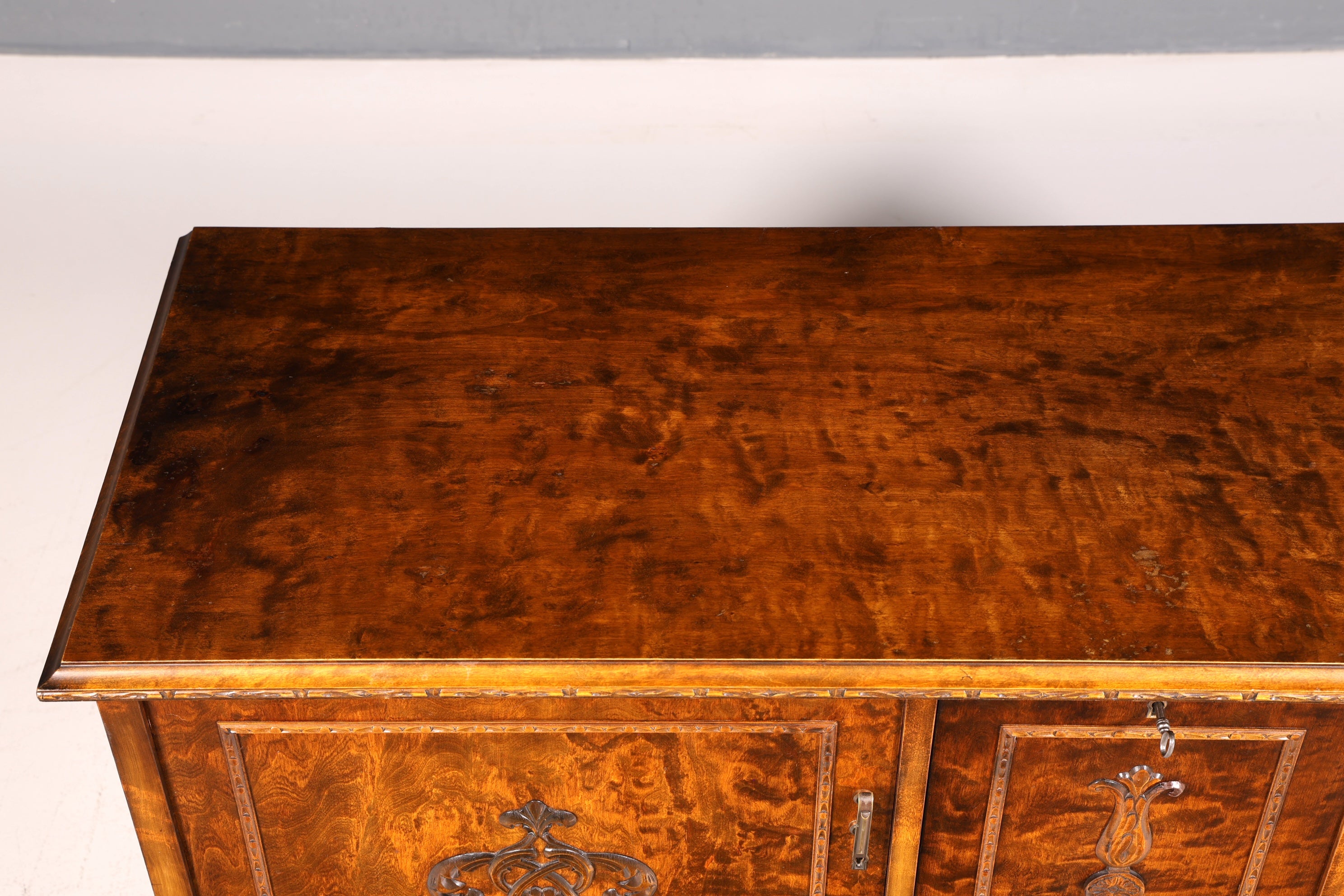 Wunderschönes Original Art Deco Sideboard Antik Schrank TV Kommode um 1930 Designklassiker