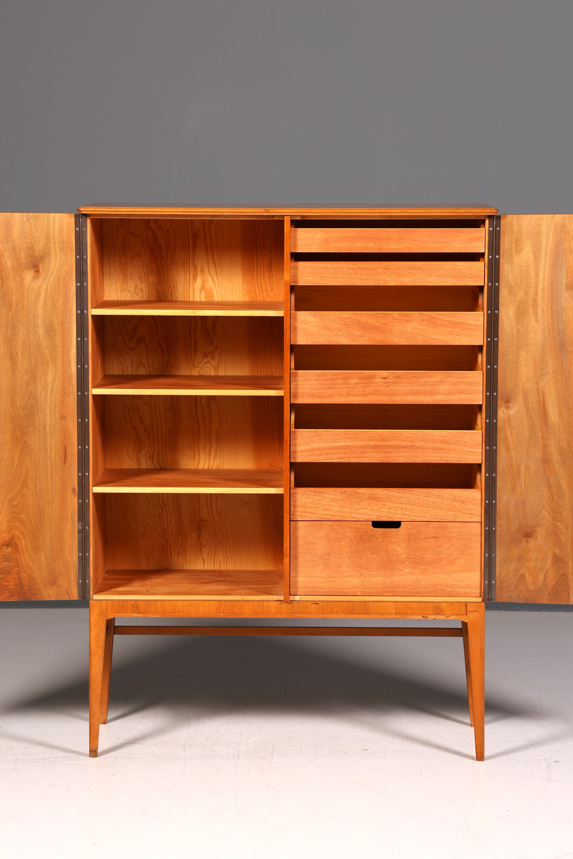 Wunderschöner Mid Century Schrank 60er Jahre Wäscheschrank Aktenschrank Kommode Vintage Designer