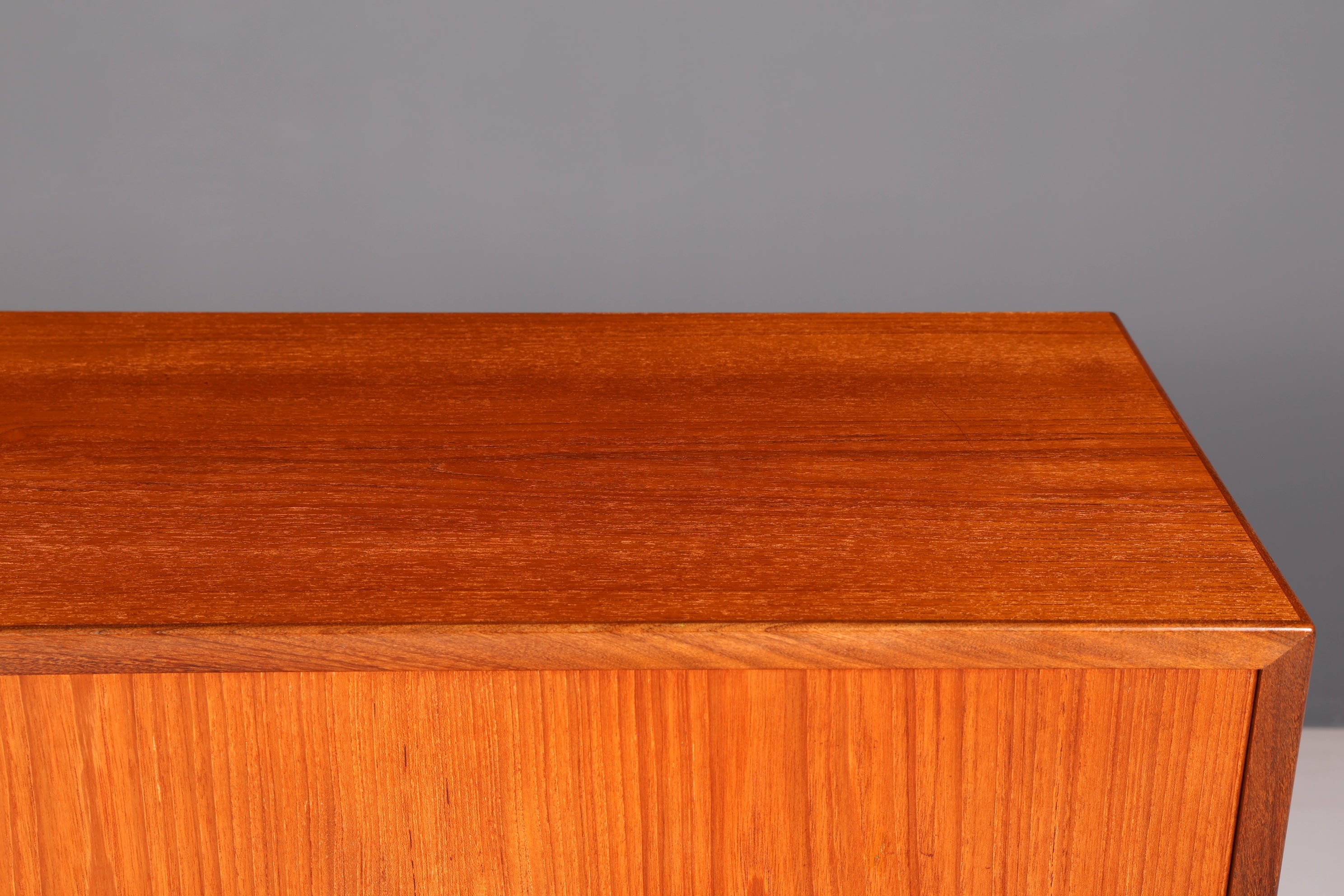Edles Mid Century Sideboard Vintage Schrank Retro Highboard Danish Design Teak Holz Kommode Designer