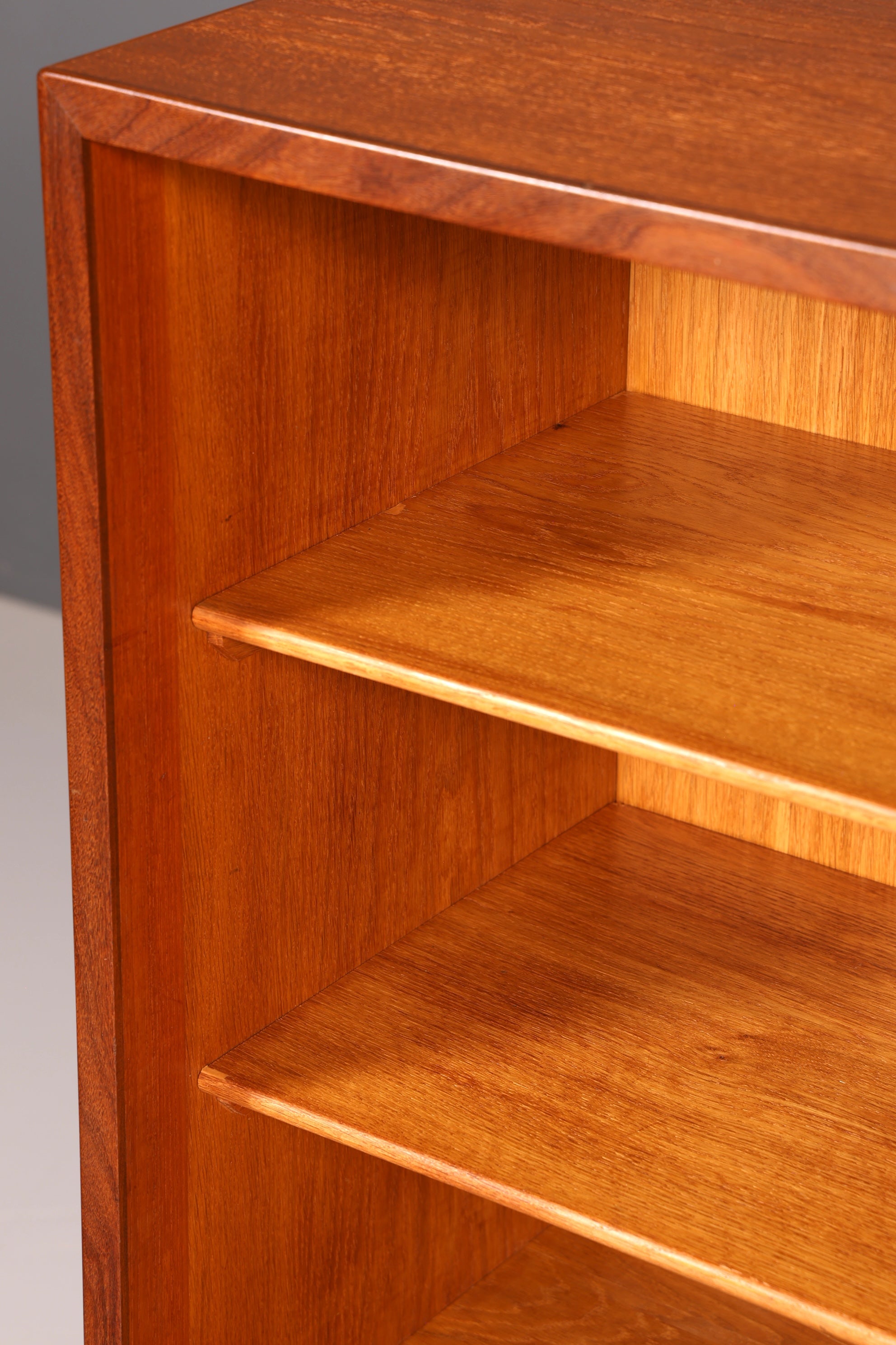 Edles Mid Century Sideboard Vintage Schrank Retro Highboard Danish Design Teak Holz Kommode Designer