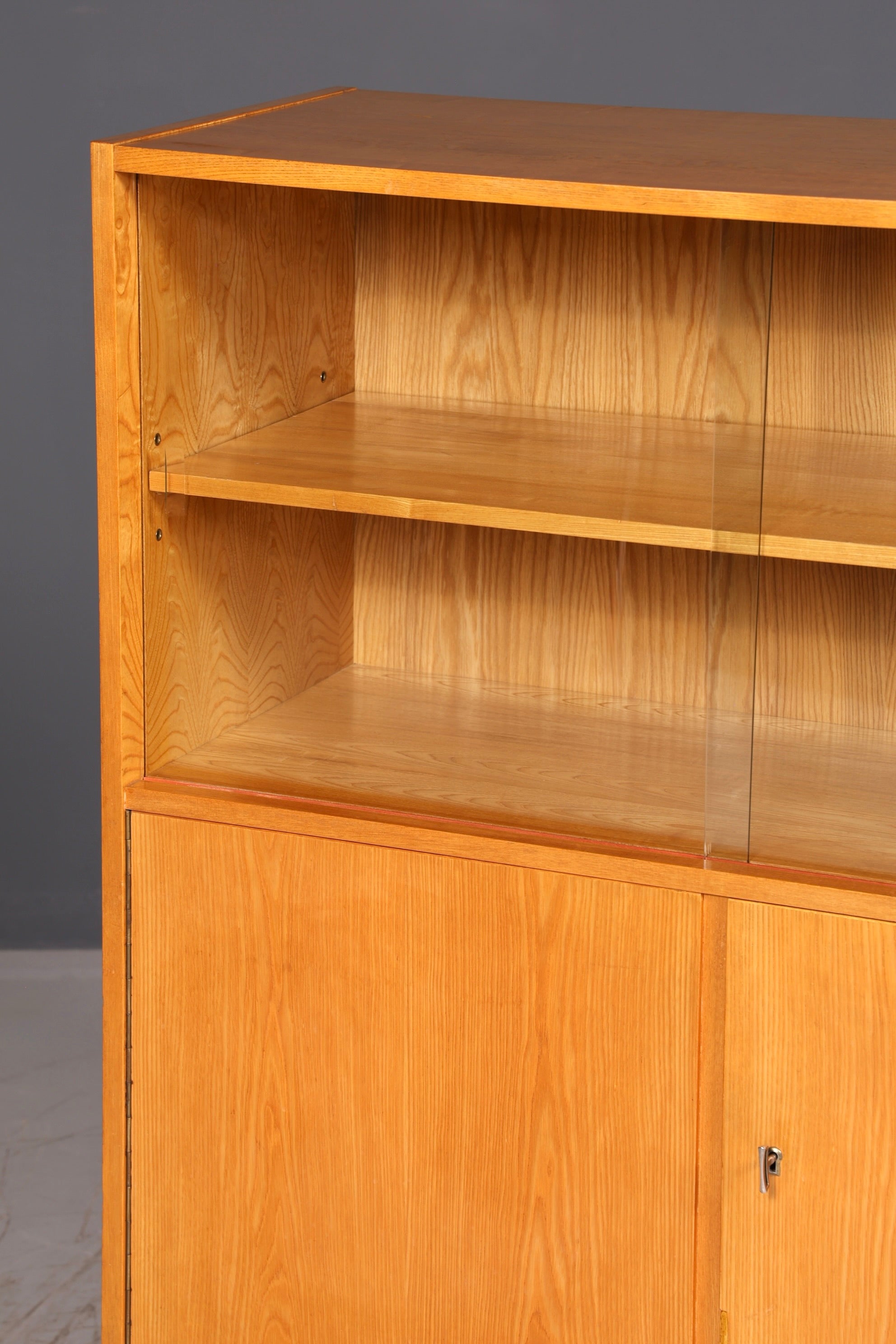 Wunderschöner Original Hellerau Schrank Vitrine Mid Century Regal Franz Ehrlich 602 Vintage Kommode Highboard