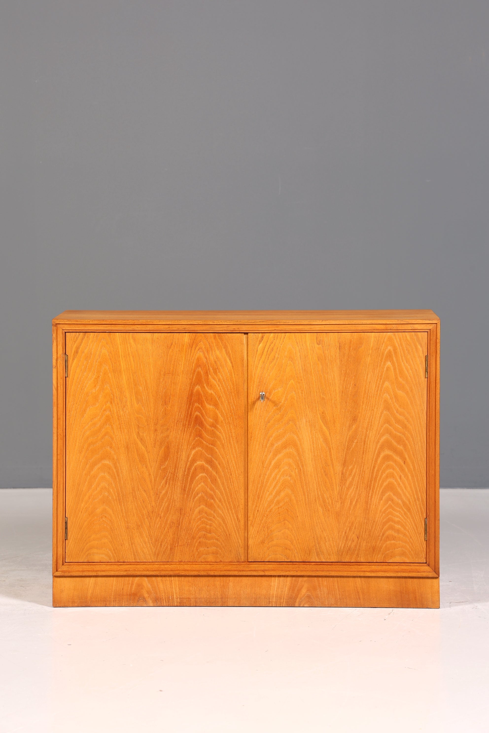 Wunderschöne Mid Century Schrank Vintage Retro Flur Schrank Kommode 60s Regal Sideboard