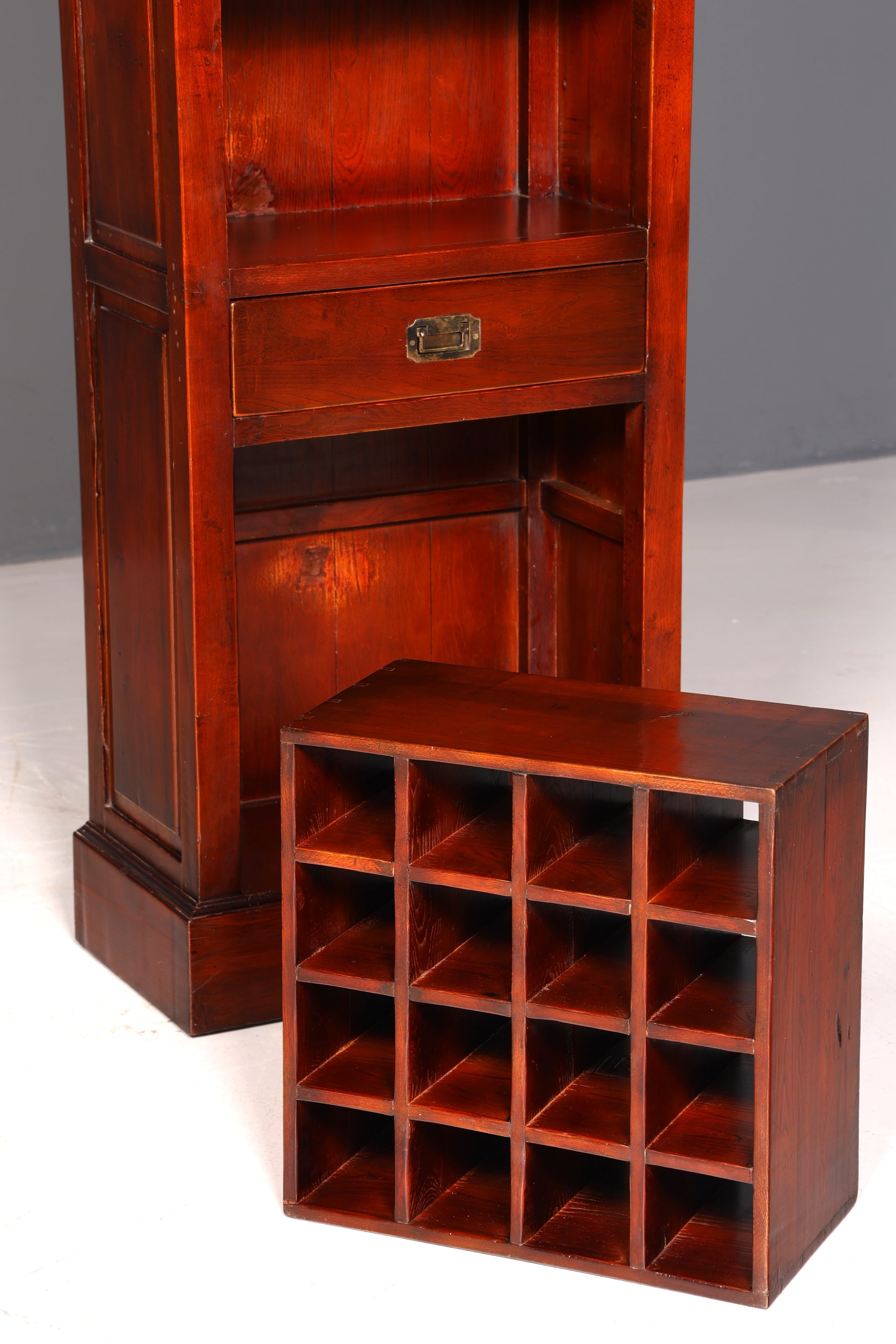 Wunderschönes Bücherregal mit Weinregal Standregal Kolonialstil Regal Weinschrank Bücherschrank Massivholz