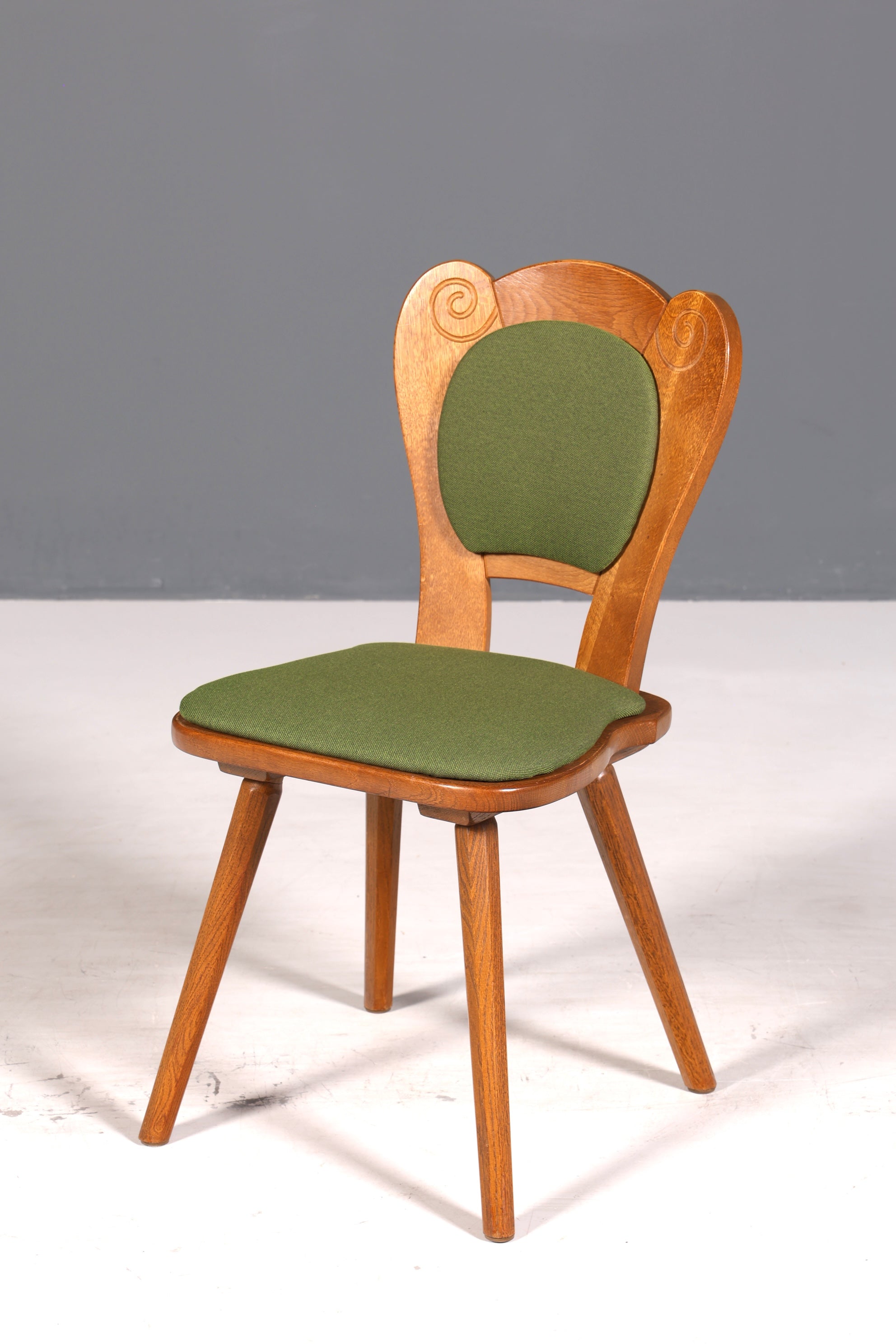 4x Schlichte Landhausstil Stühle mit zwei Hocker Retro Stuhlset Antik Stil Eiche Küchenstühle Bauernstühle Esszimmer Stühle