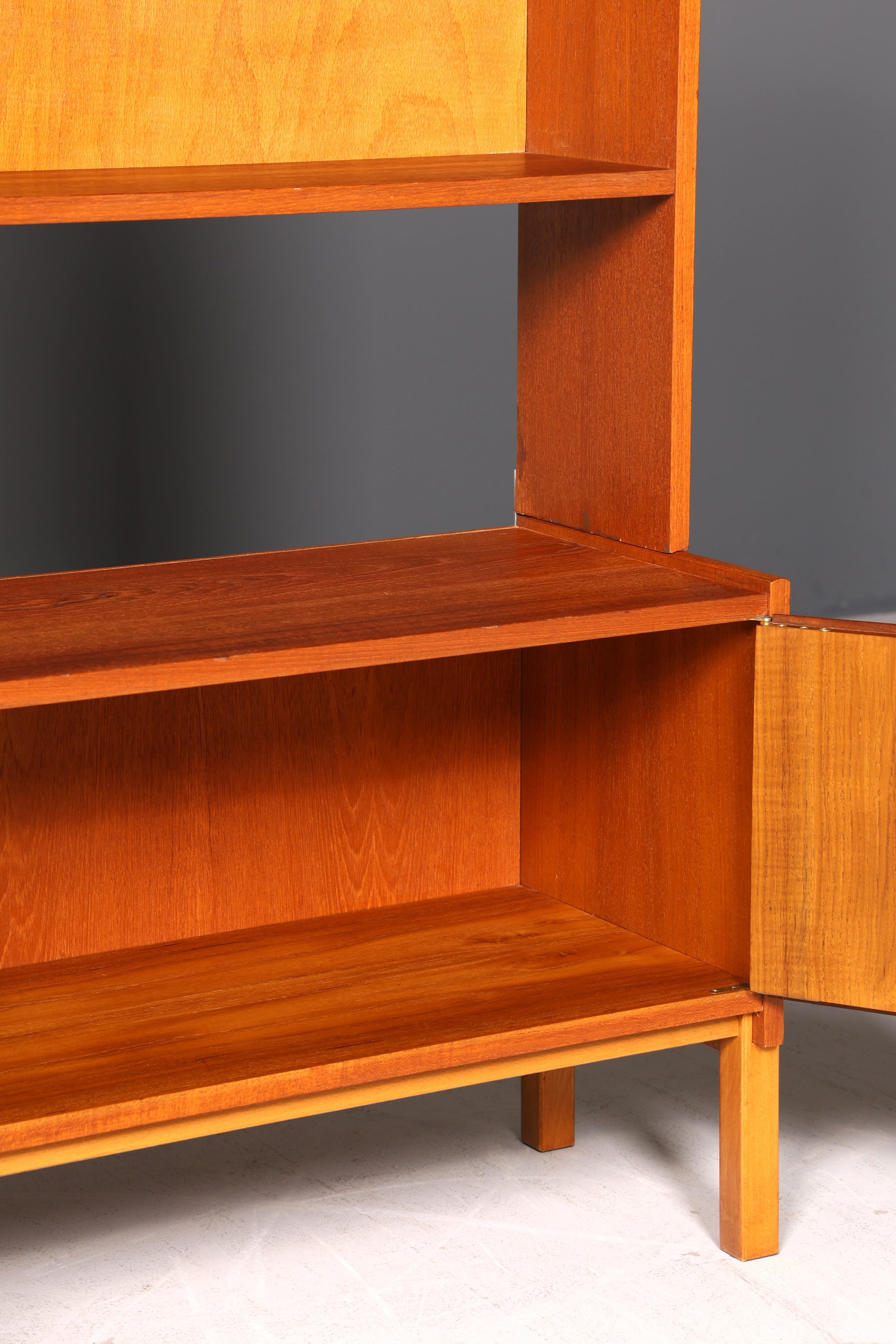 Schlichtes Mid Century Regal Danish Design Bücherregal Retro Schrank Kommode 60s Designklassiker
