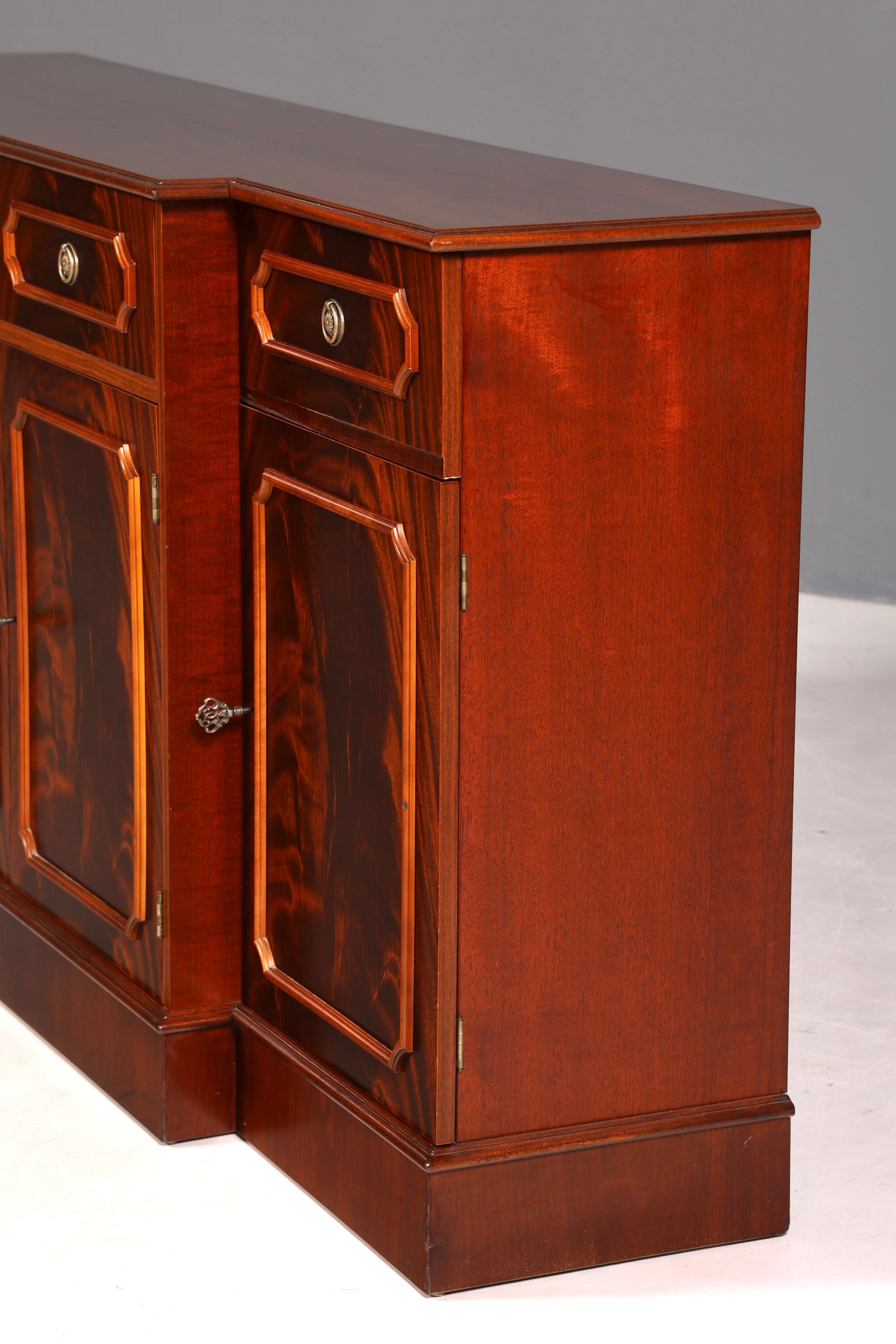 G326 Finish Wunderschönes Englisches Sideboard Mahagoni Schrank Antik 60s Buffetschrank Kommode (Kopie)