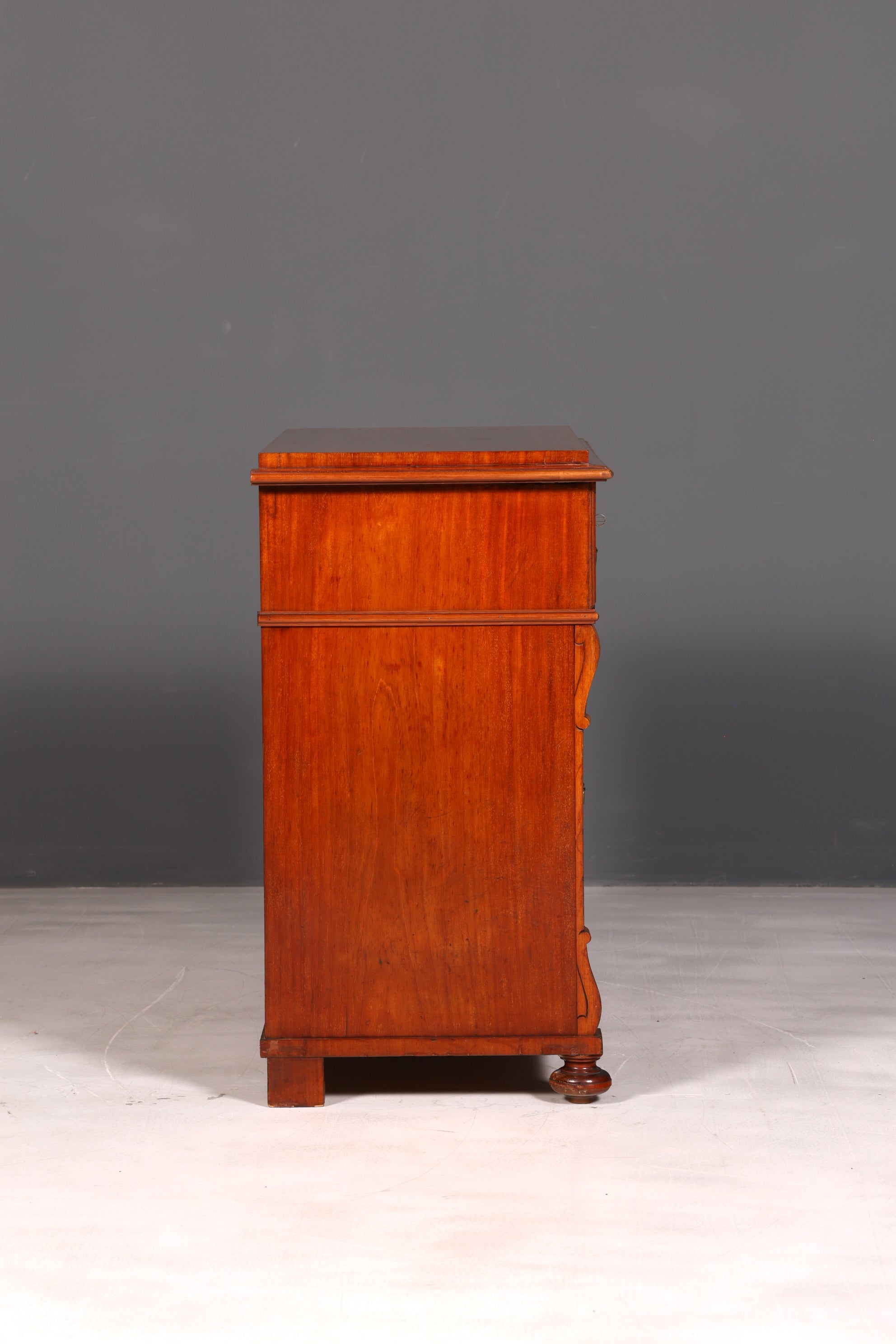 Prachtige commode uit de Gründerzeit in Louis-Philippe-stijl, antiek dressoir, ladenkast, linnenkast van massief hout