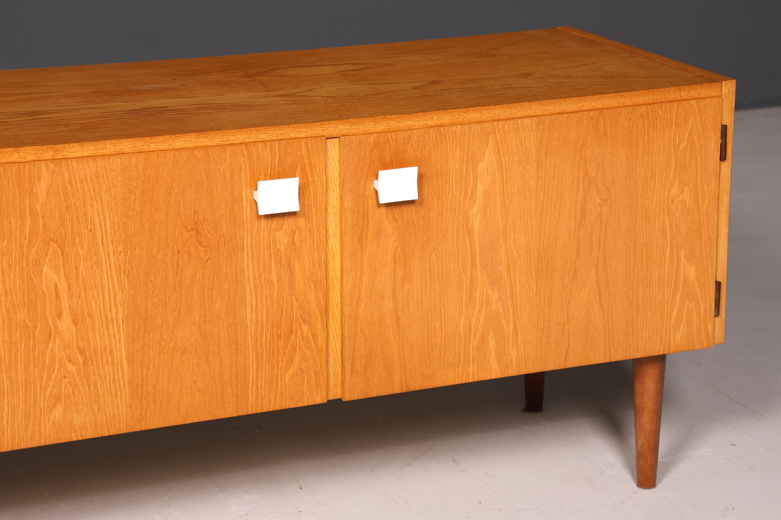 Wunderschöne Original Hellerau Mid Century Kommode Modell 427 Sideboard TV Schrank Vintage echt Holz