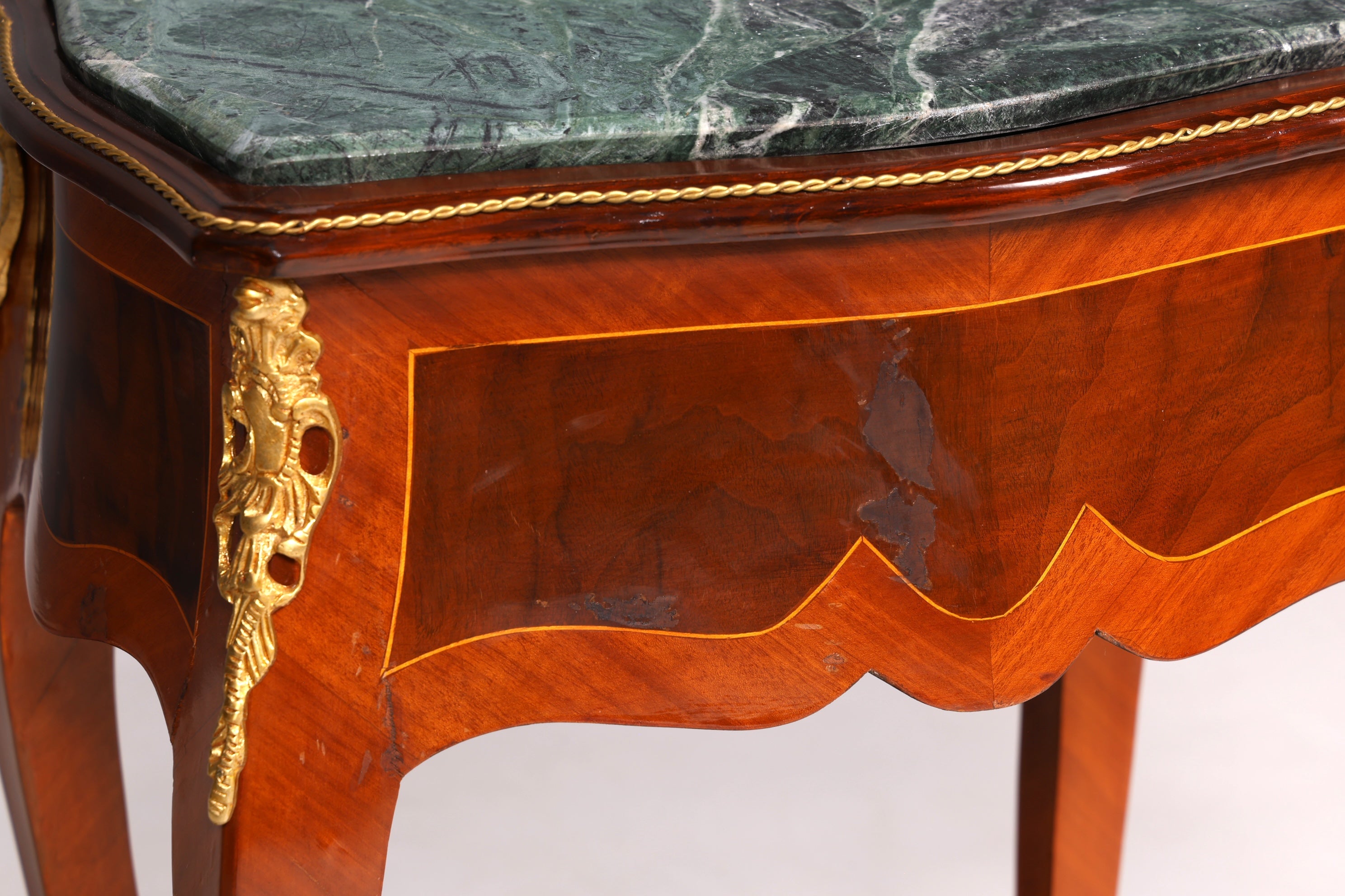 Prachtige Louis XV-bijzettafel in barokstijl, marmeren commode en telefoontafel
