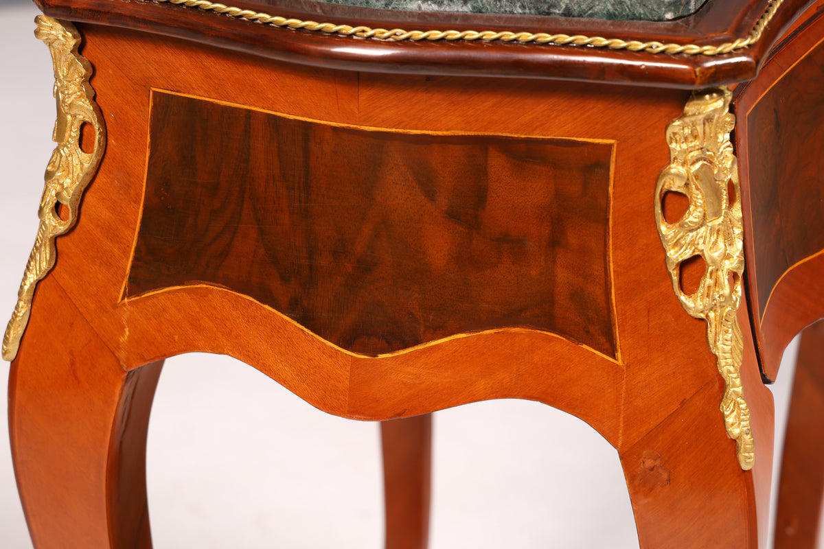 Prachtige Louis XV-bijzettafel in barokstijl, marmeren commode en telefoontafel