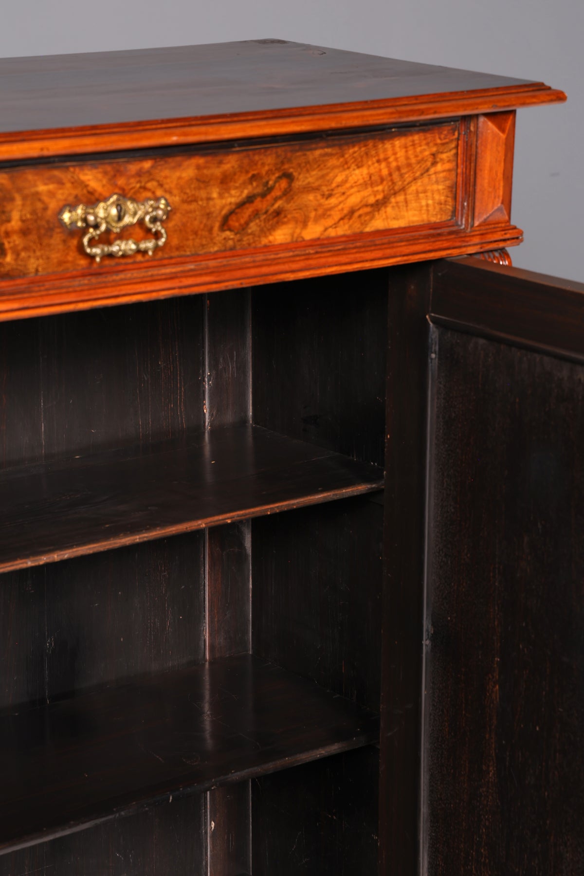 Stijlvolle Gründerzeit-kast, antieke vertiko, Jugendstil-commode, halmeubelkast, massief hout