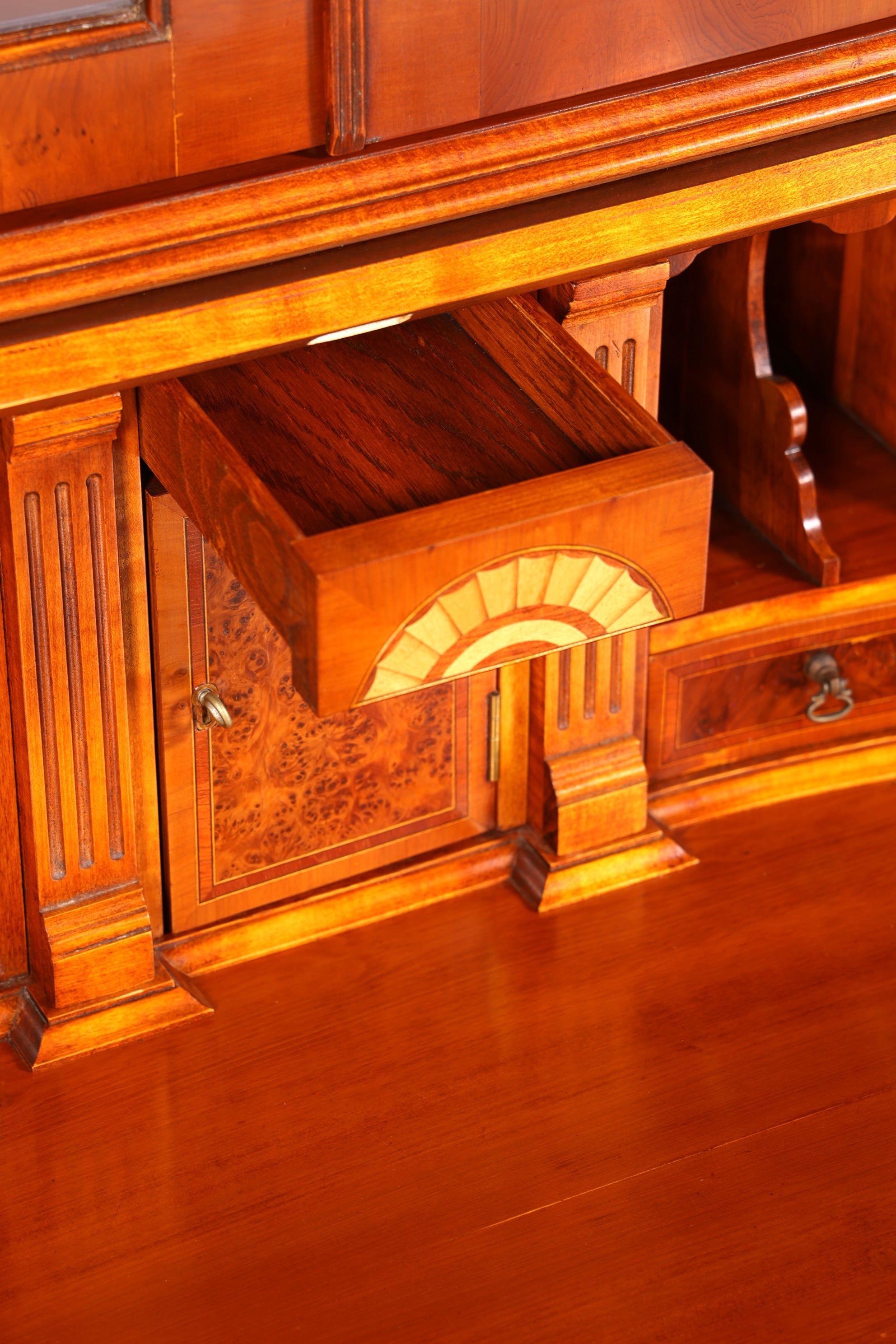 Stilvoller Englischer Sekretär Original Wade Büro Aufsatzsekretär Antik 60s Vitrinen Schrank UK