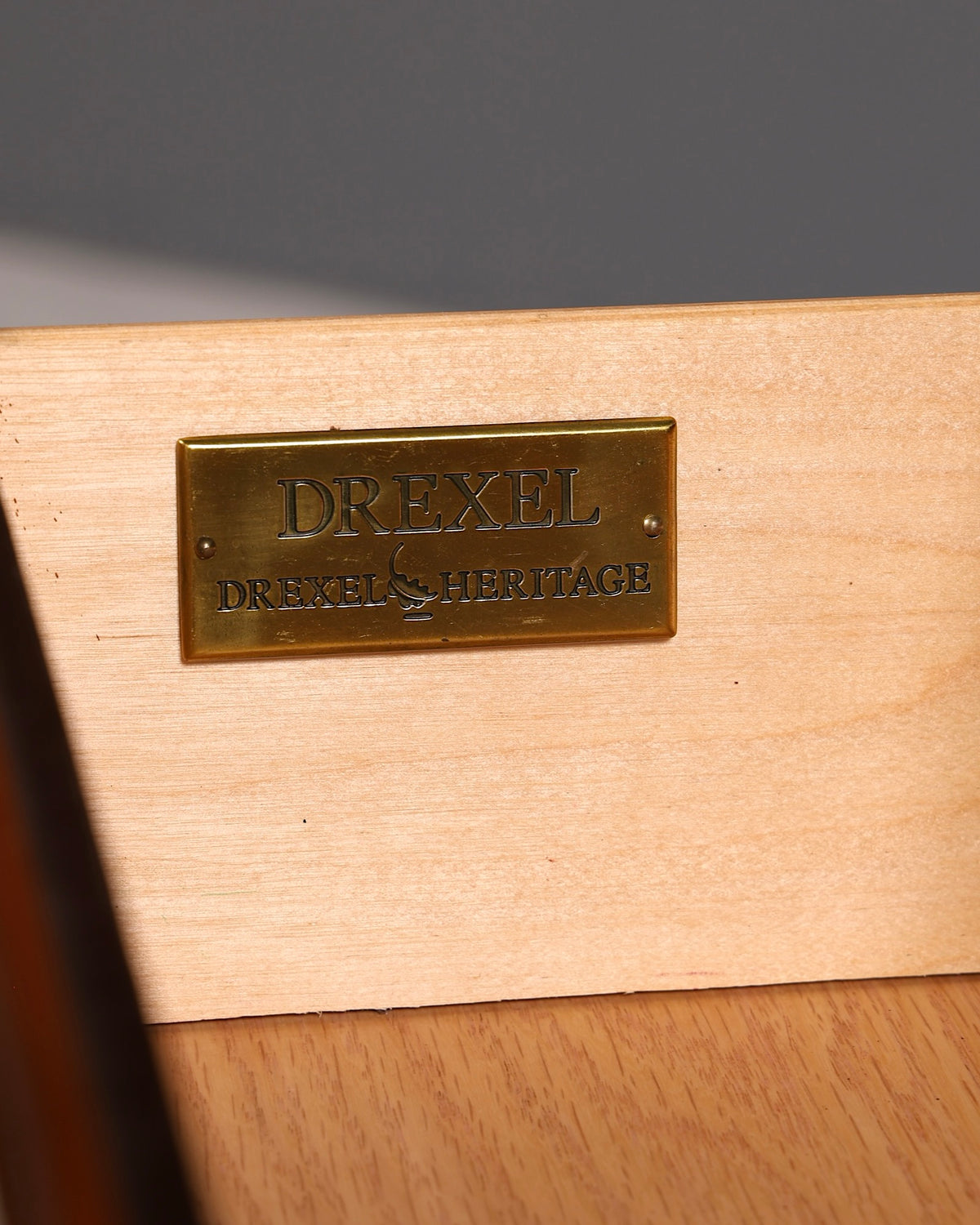 Elegant Drexel Heritage dresser in antique style, bedside table, USA chest of drawers 1 of 2