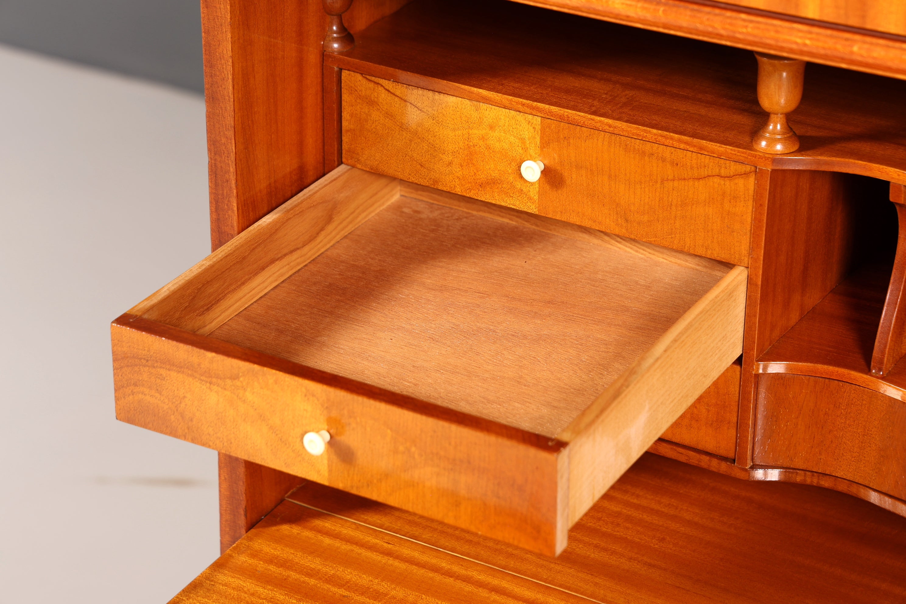 Traumhafter Sekretär im Antik Stil Büro Kommode Art Deco Stil 50s Vertiko Schreibkommode Kommode