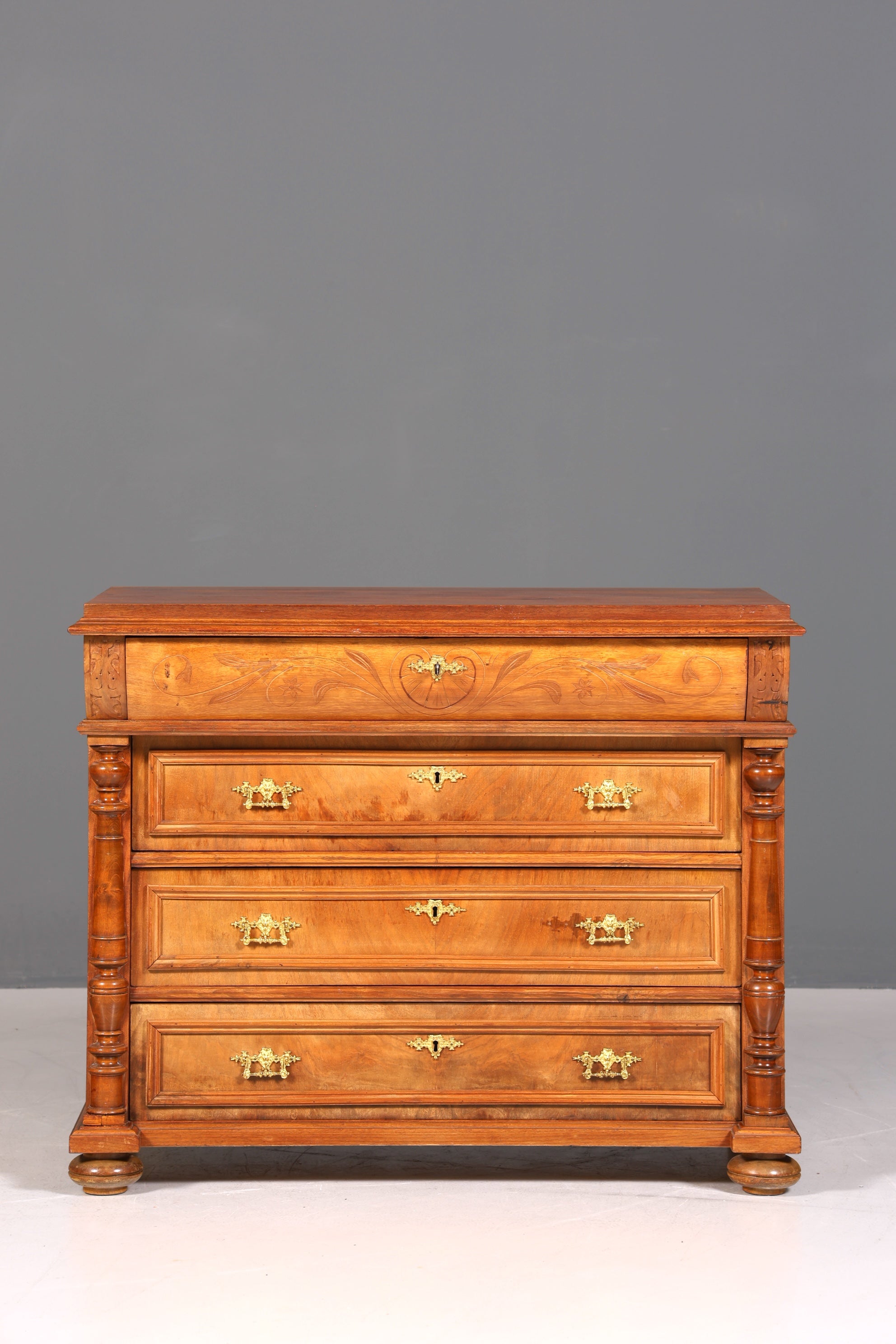 Stylish Gründerzeit (late 19th-century) chest of drawers, Louis Philippe style, walnut sideboard, circa 1880