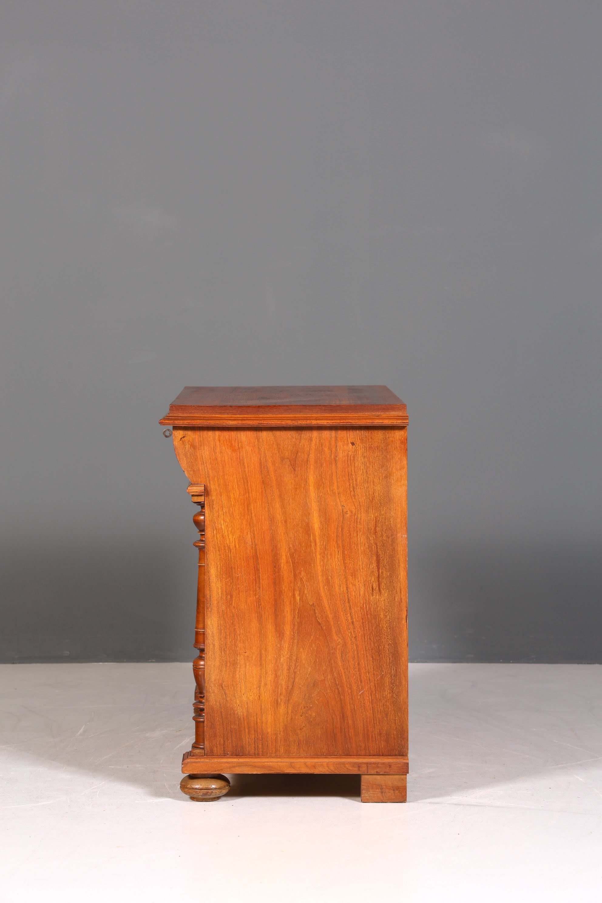 Stylish Gründerzeit (late 19th-century) chest of drawers, Louis Philippe style, walnut sideboard, circa 1880
