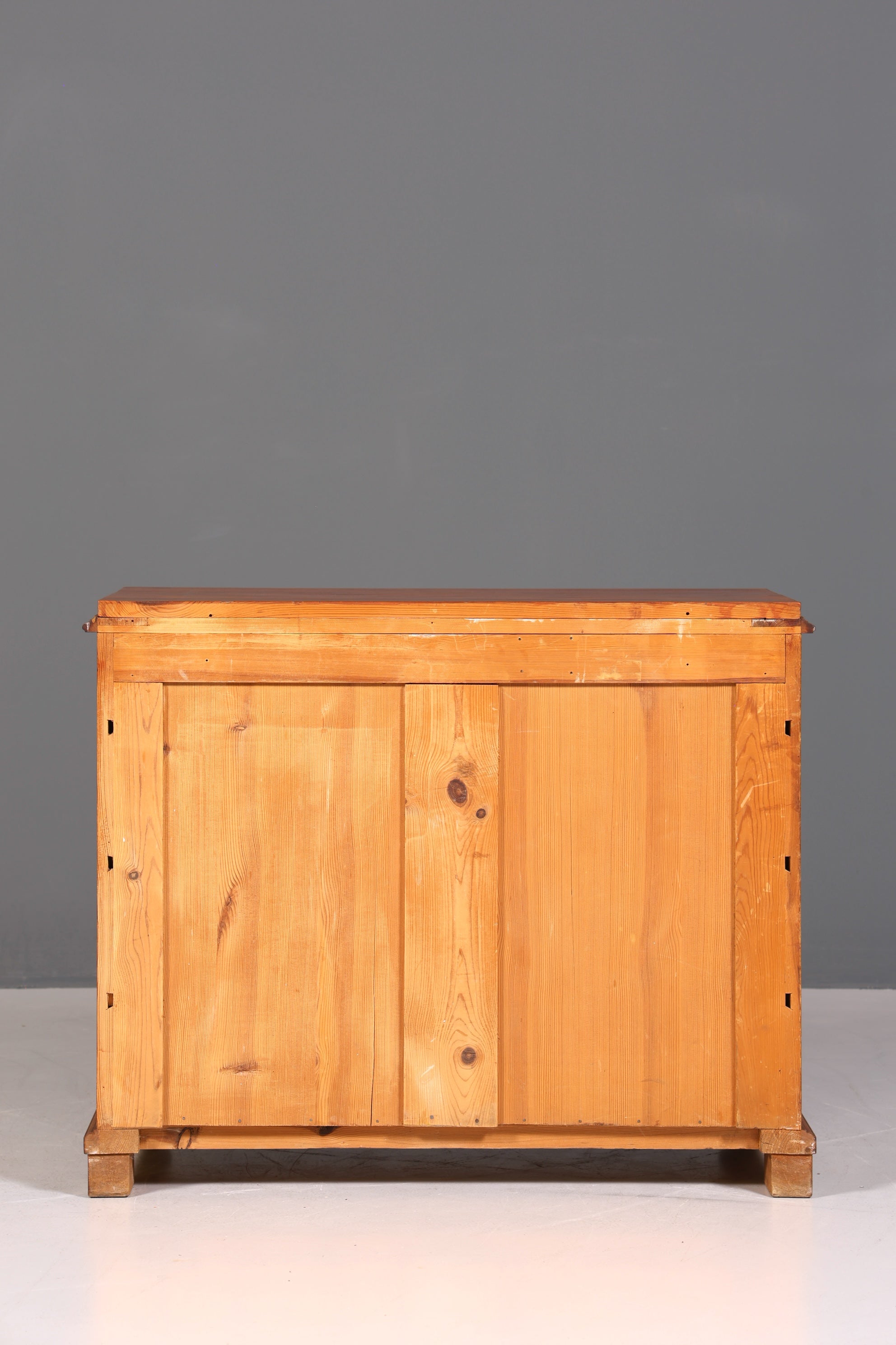 Stylish Gründerzeit (late 19th-century) chest of drawers, Louis Philippe style, walnut sideboard, circa 1880