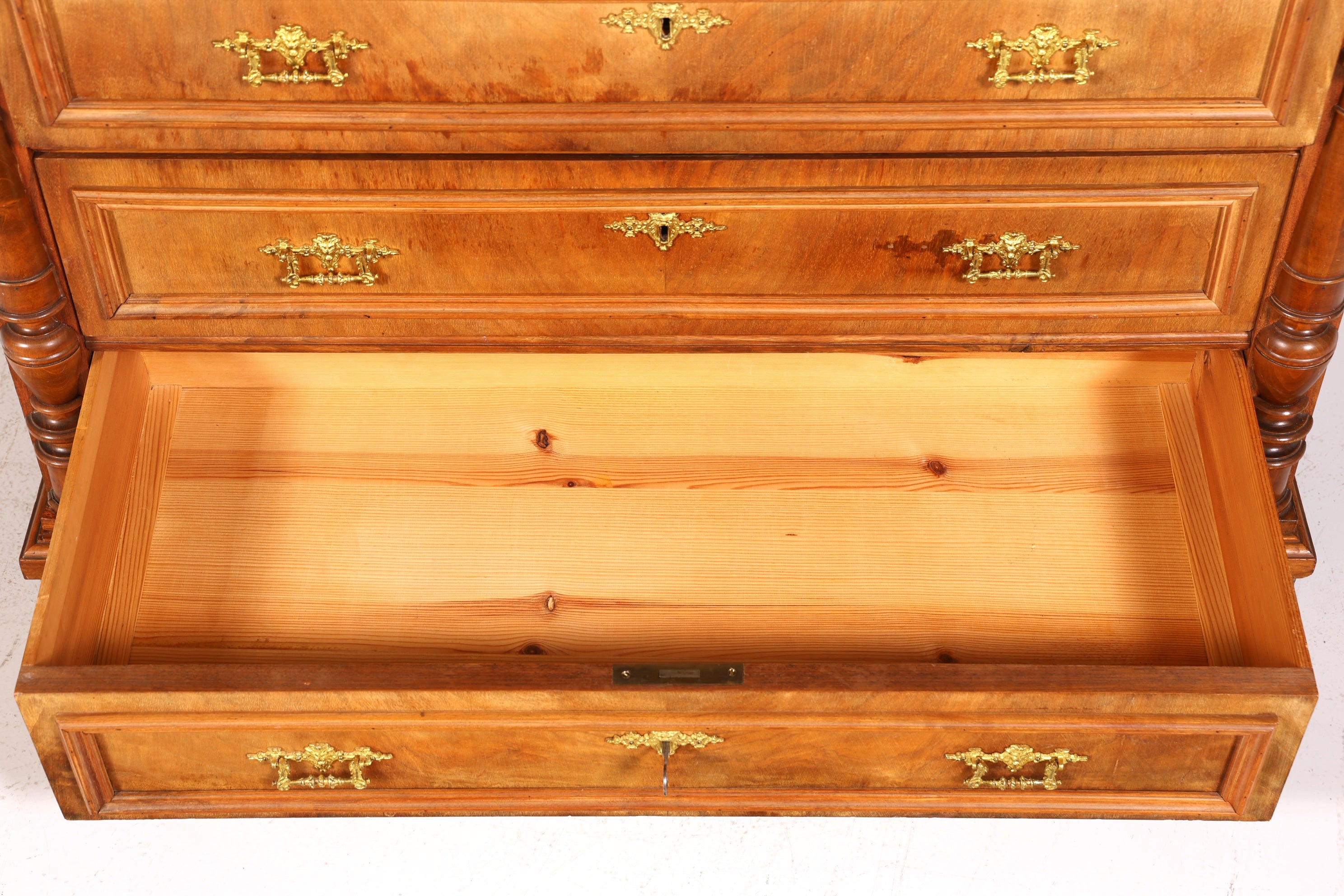 Stylish Gründerzeit (late 19th-century) chest of drawers, Louis Philippe style, walnut sideboard, circa 1880