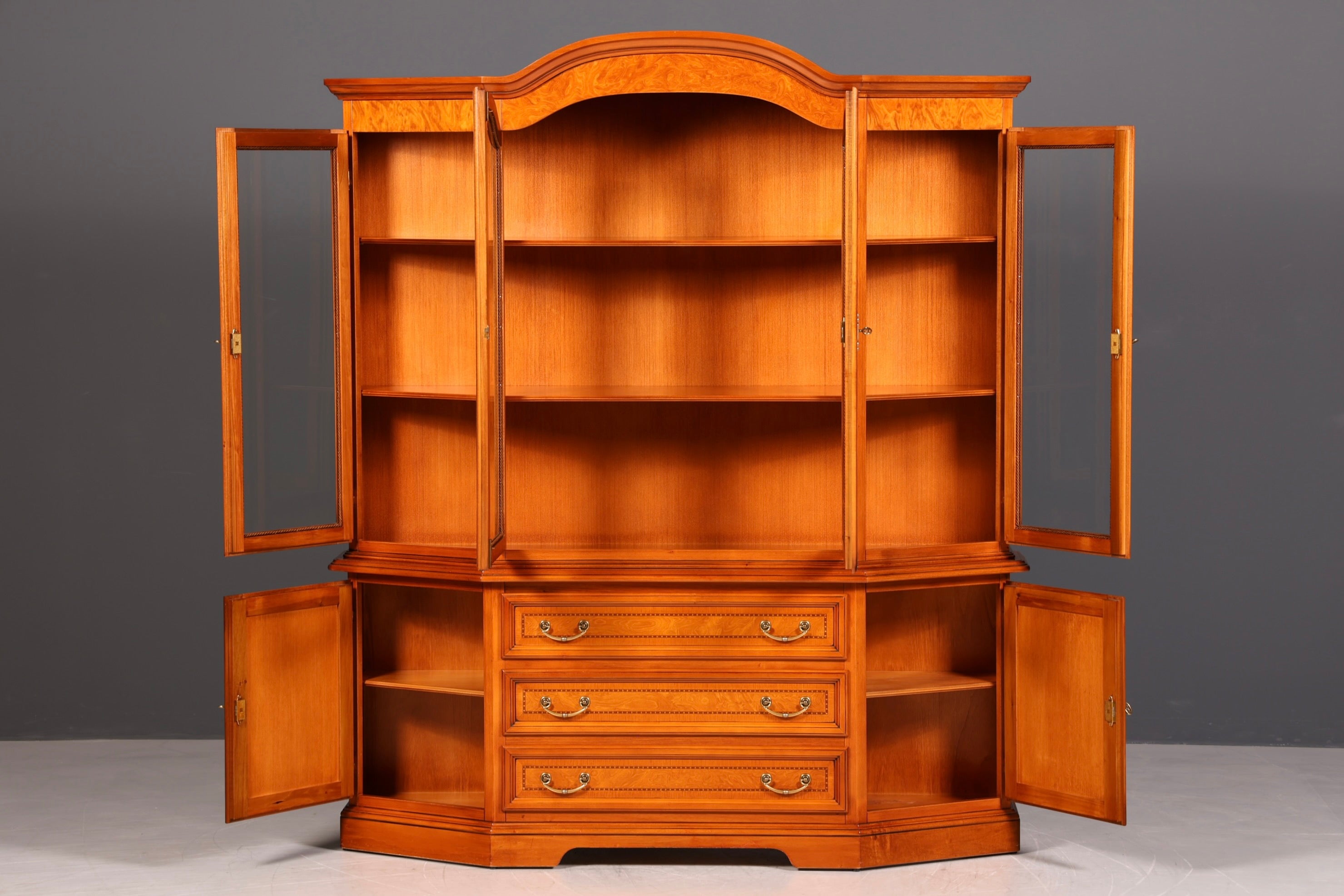 Traumhafte Original Selva Vitrine Antik Stil massiv Holz Buffet Schrank Bibliothek