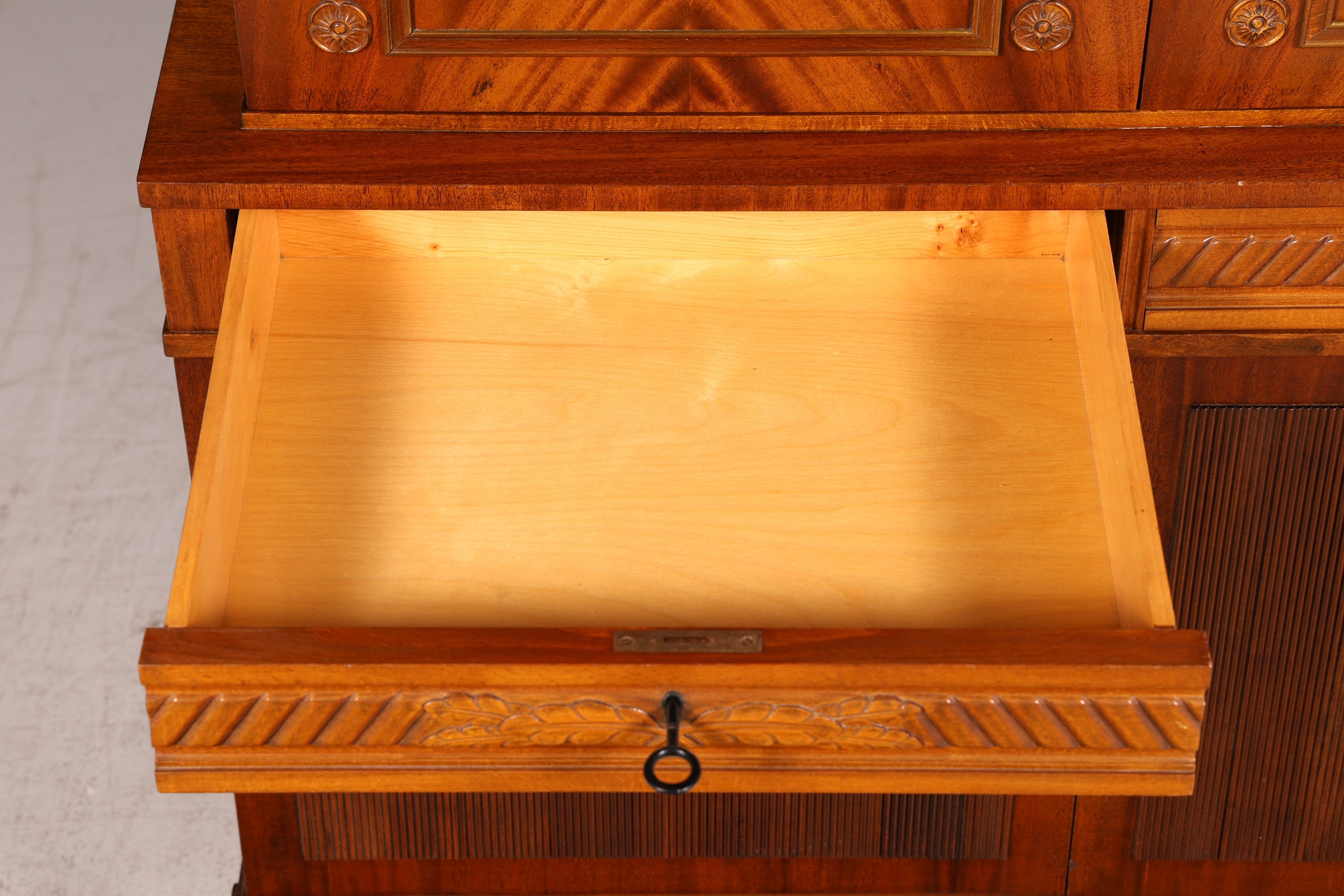 Wunderschöner Schrank im Gustavianischen Stil Vintage Kommode Highboard Regal Echt Holz Wäscheschrank Schlafzimmer
