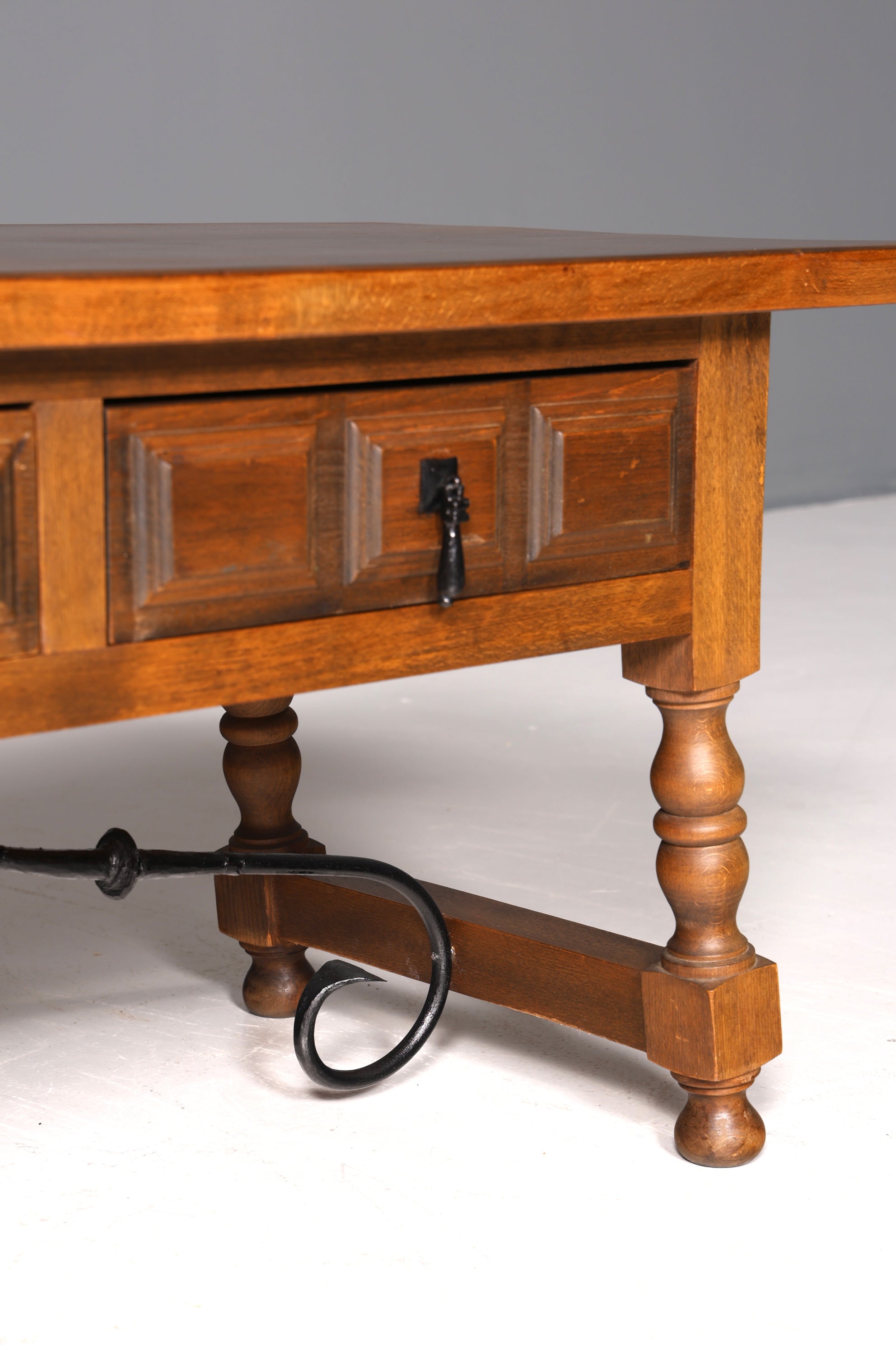 Beautiful Spanish table, real wood coffee table, rustic Spanish side table