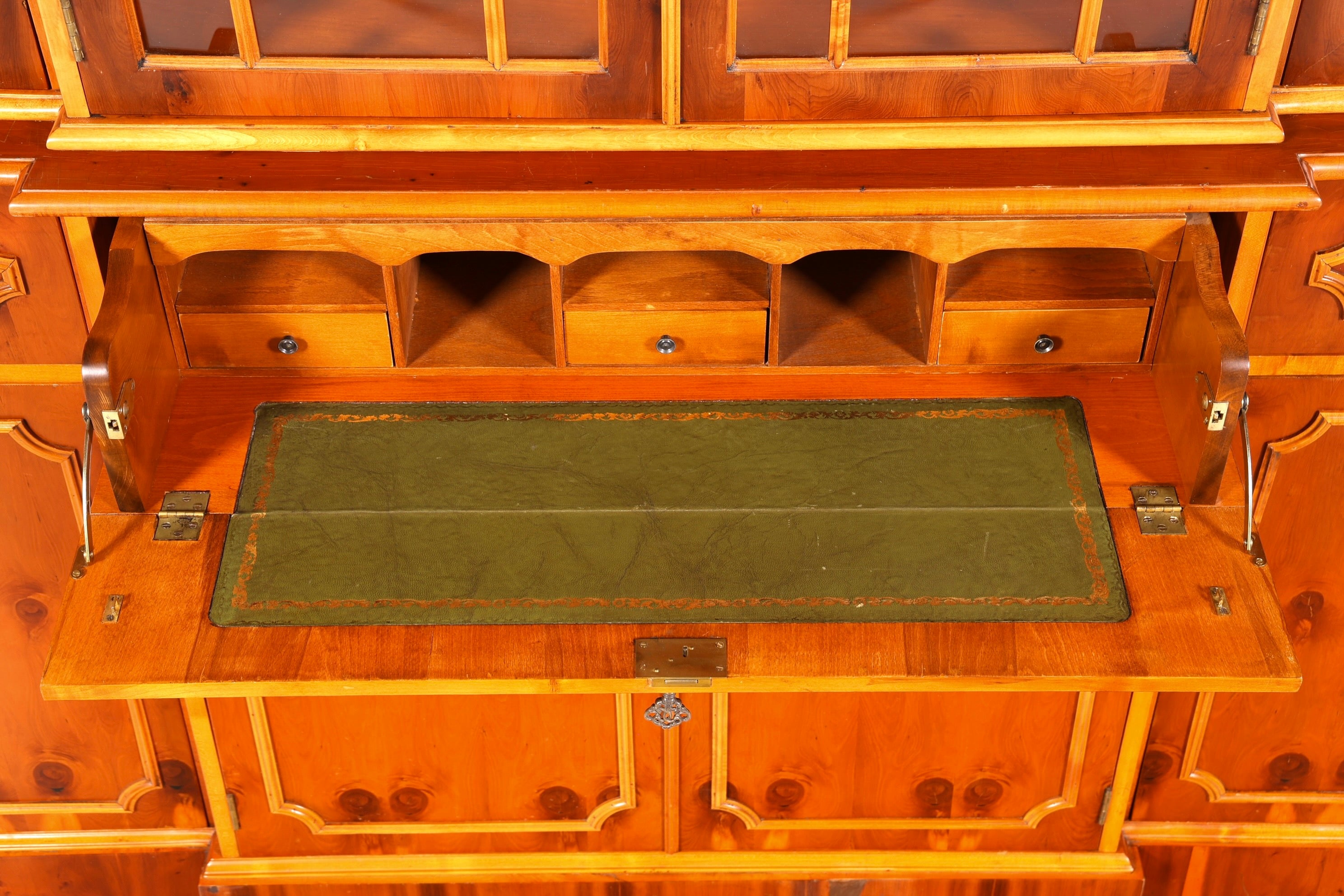 Dreamlike English display cabinet, bookcase, buffet, antique style, English yew, glass display case, library