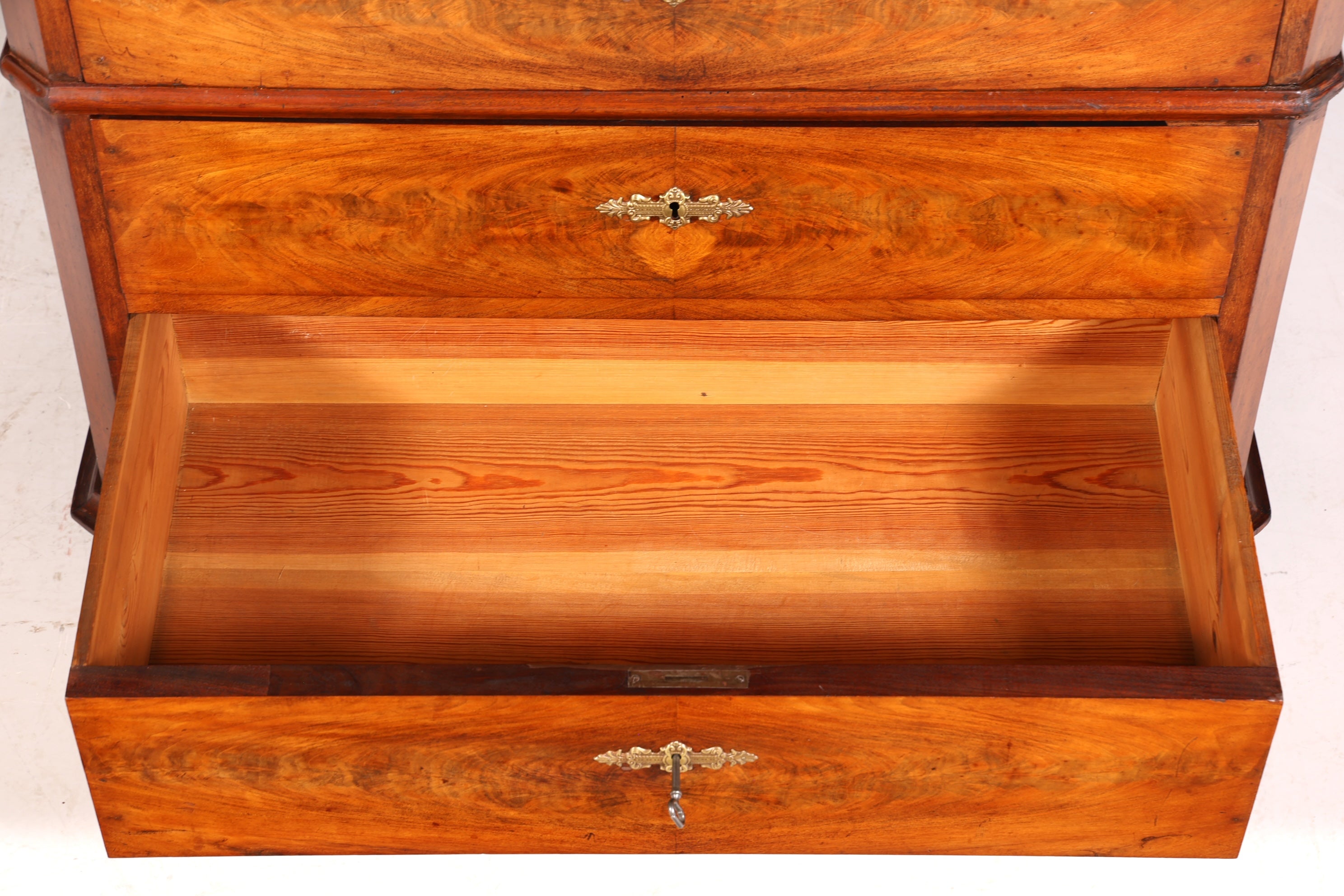 Wunderschöne Louis Philippe Chiffoniere um 1880 Gründerzeit Nussbaum Vertiko Schrank Semainier