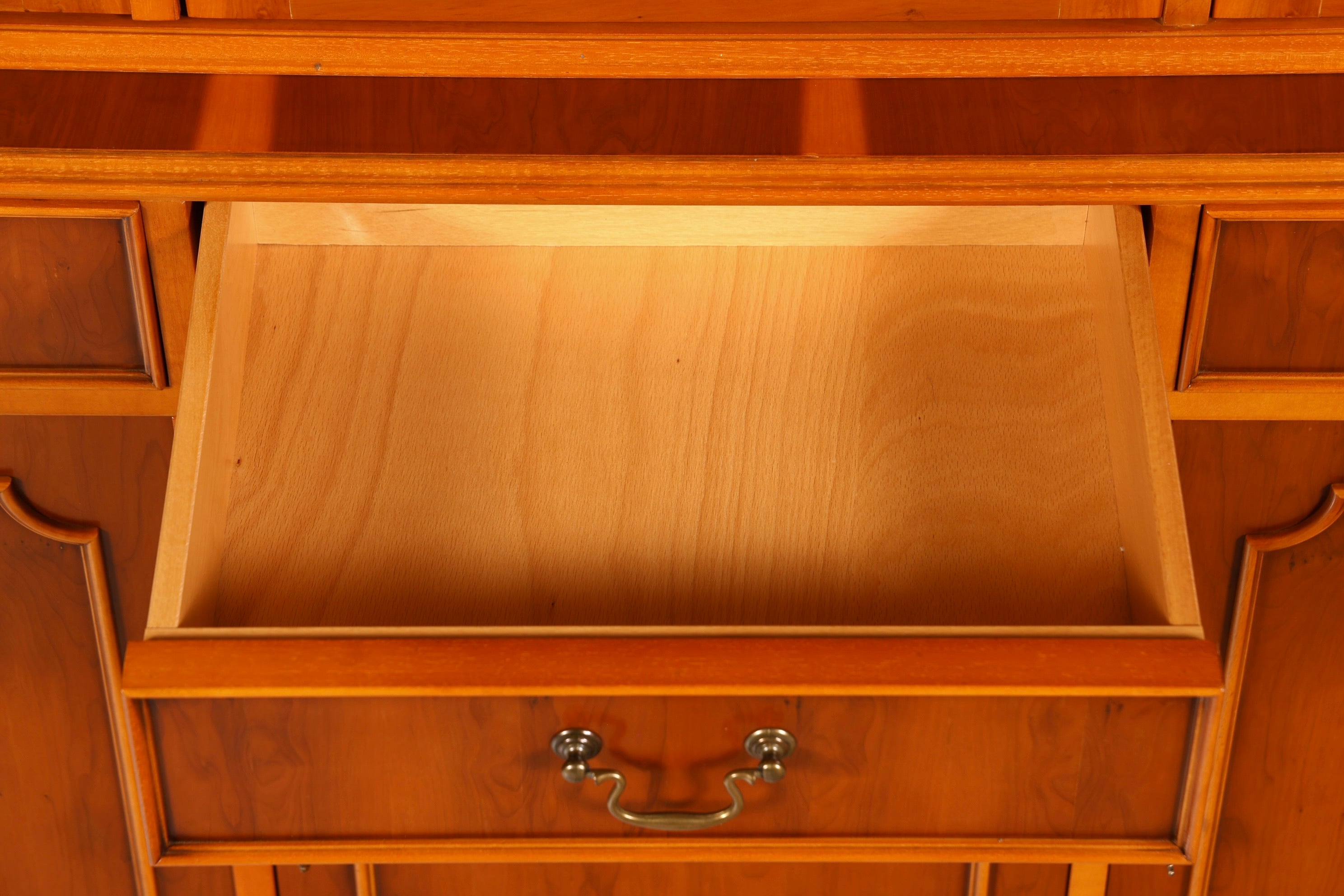 F946 Finish Wunderschöne Englische Vitrine Bücherschrank Buffet Antik Stil Englisch Eibe Glasvitrine Bibliothek