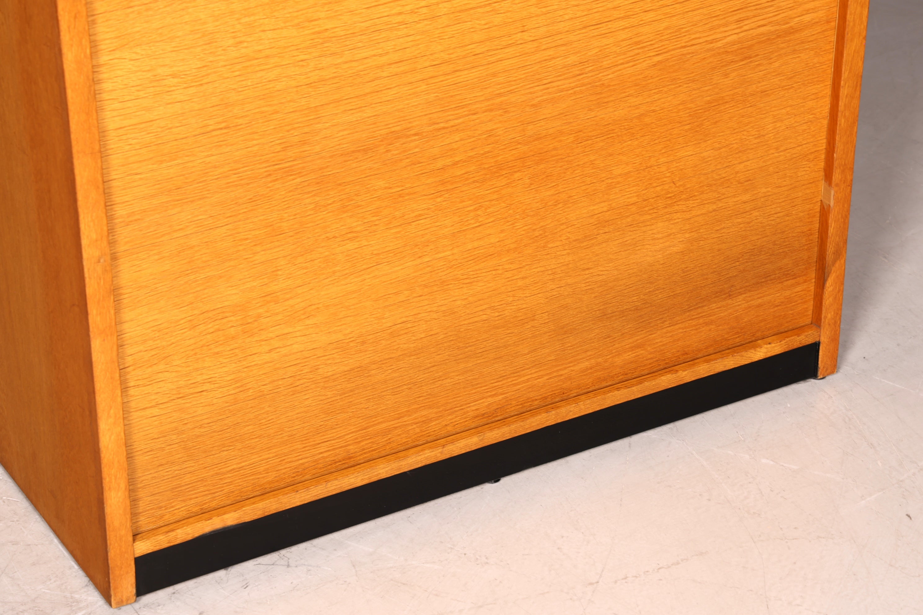 Stilvoller Mid Century Rollladenschrank Bauhaus Apothekerschrank Art Deco Büro Aktenschrank
