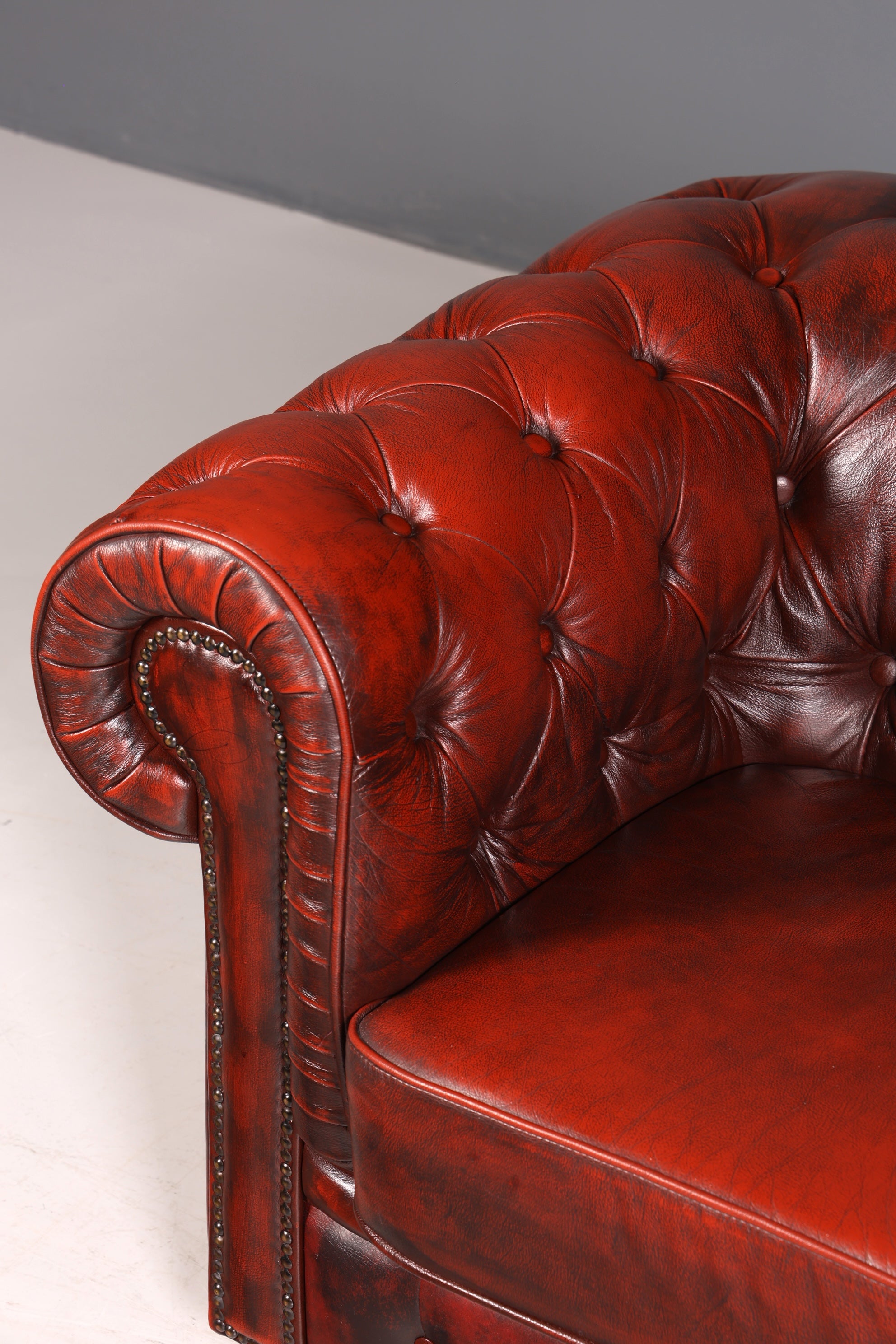 F953 Finish cm Wunderschönes Original Chesterfield 2er Sofa Englisch Oxblood Leder 2- Sitzer Couch