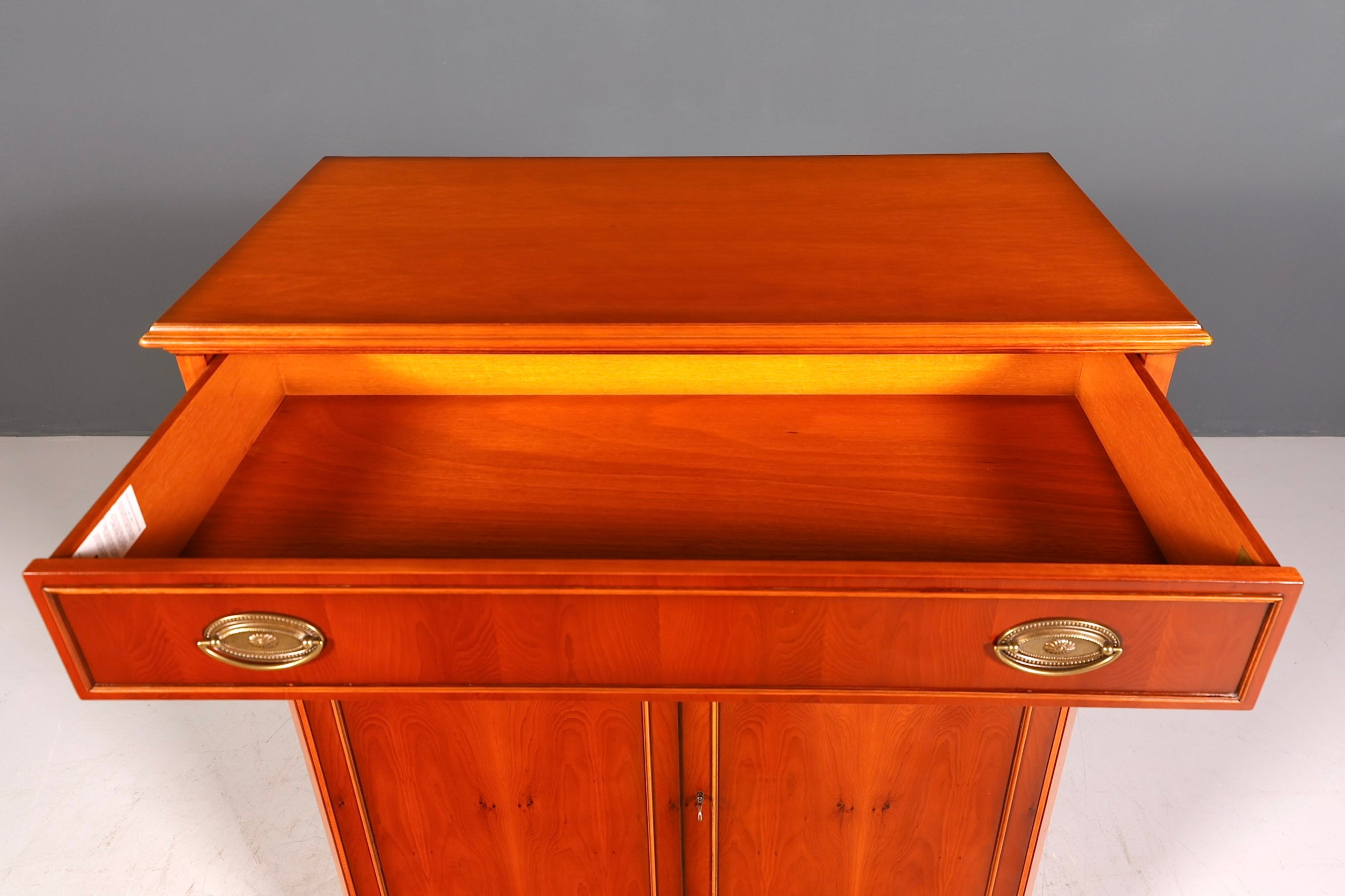 F961 Finish cm Traumhafter Original Heldense Schrank Englische Eibe Sideboard echt Holz Antik 60s