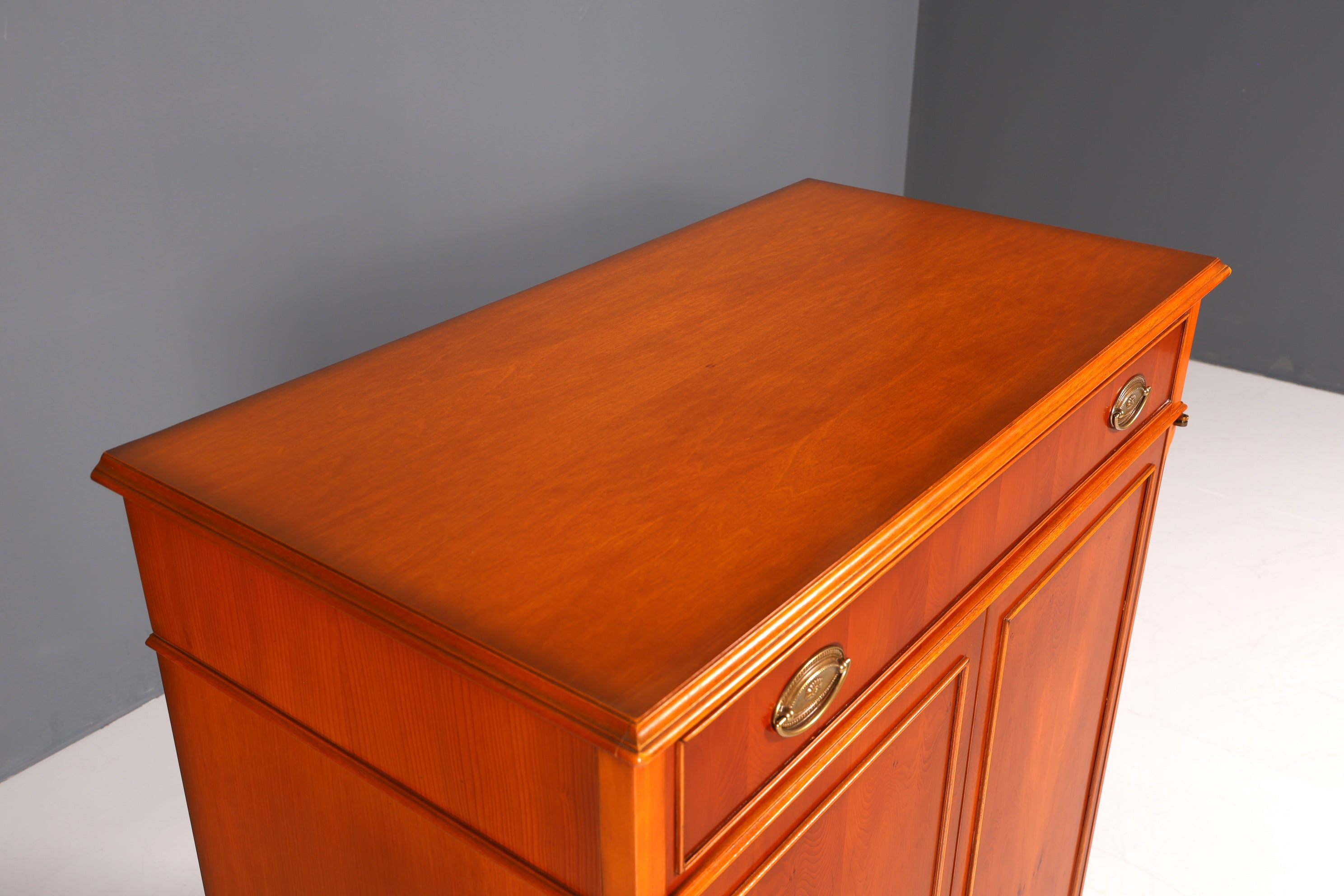 F961 Finish cm Traumhafter Original Heldense Schrank Englische Eibe Sideboard echt Holz Antik 60s