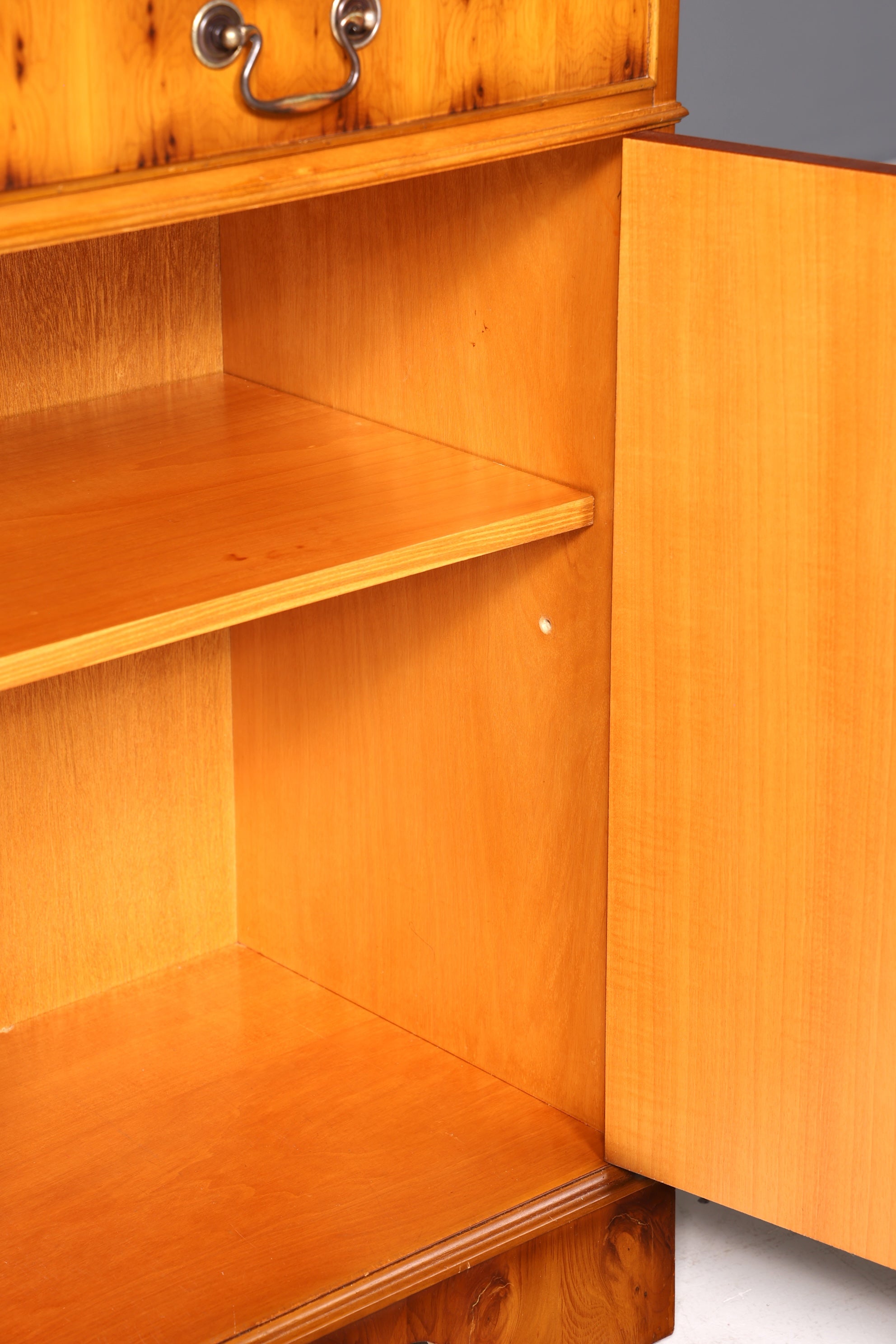 Beautiful English sideboard cabinet antique 60s buffet cabinet chest of drawers