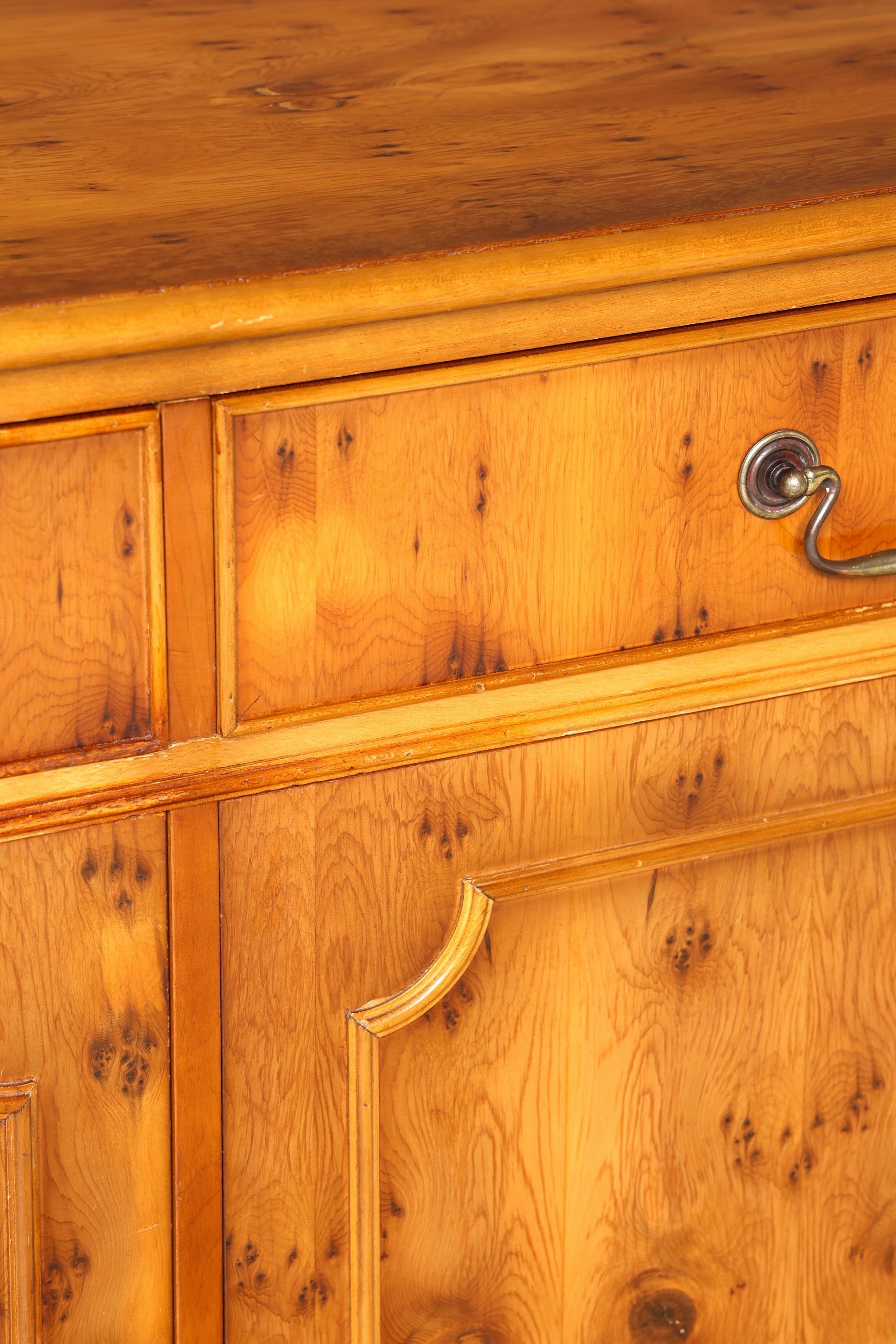 Beautiful English sideboard cabinet antique 60s buffet cabinet chest of drawers