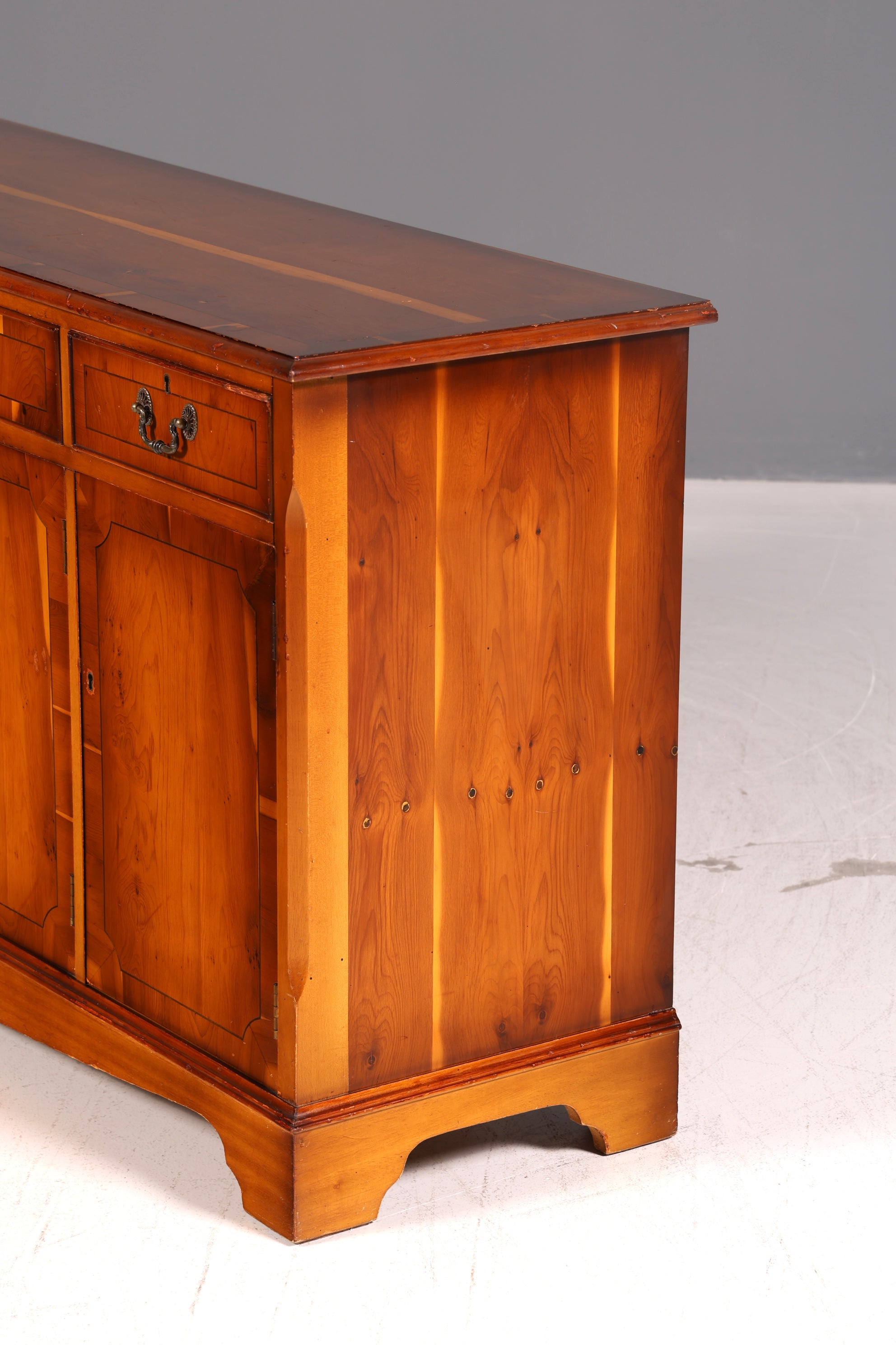 Wunderschönes Englisches Sideboard Eibe 60er Echt Holz Schrank Buffetschrank Kommode Anrichte Vintage