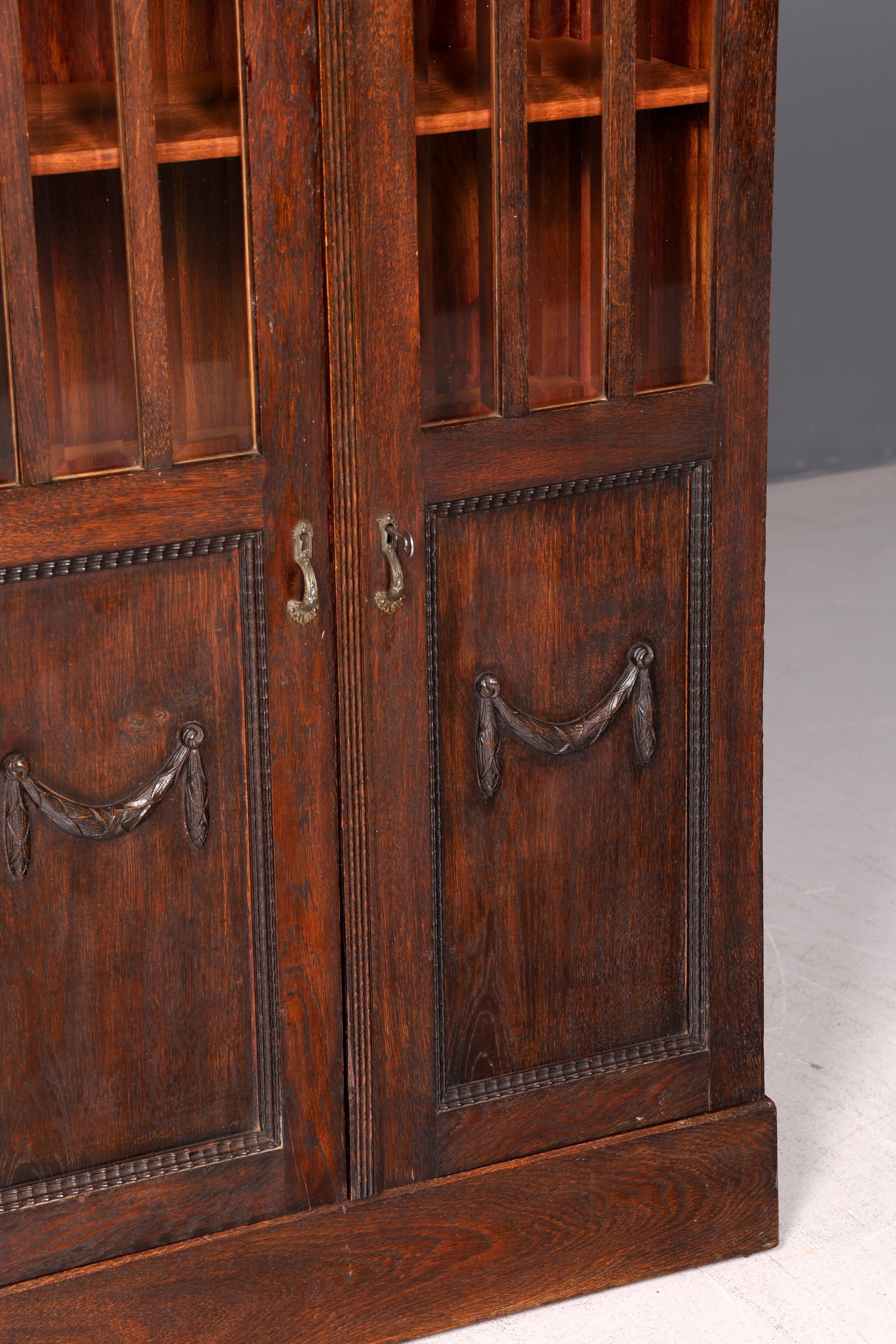 Traumhafte Jugendstil Vitrine Eiche Antik Bücherschrank Geschirrschrank Vitrinenschrank Massivholz Vintage